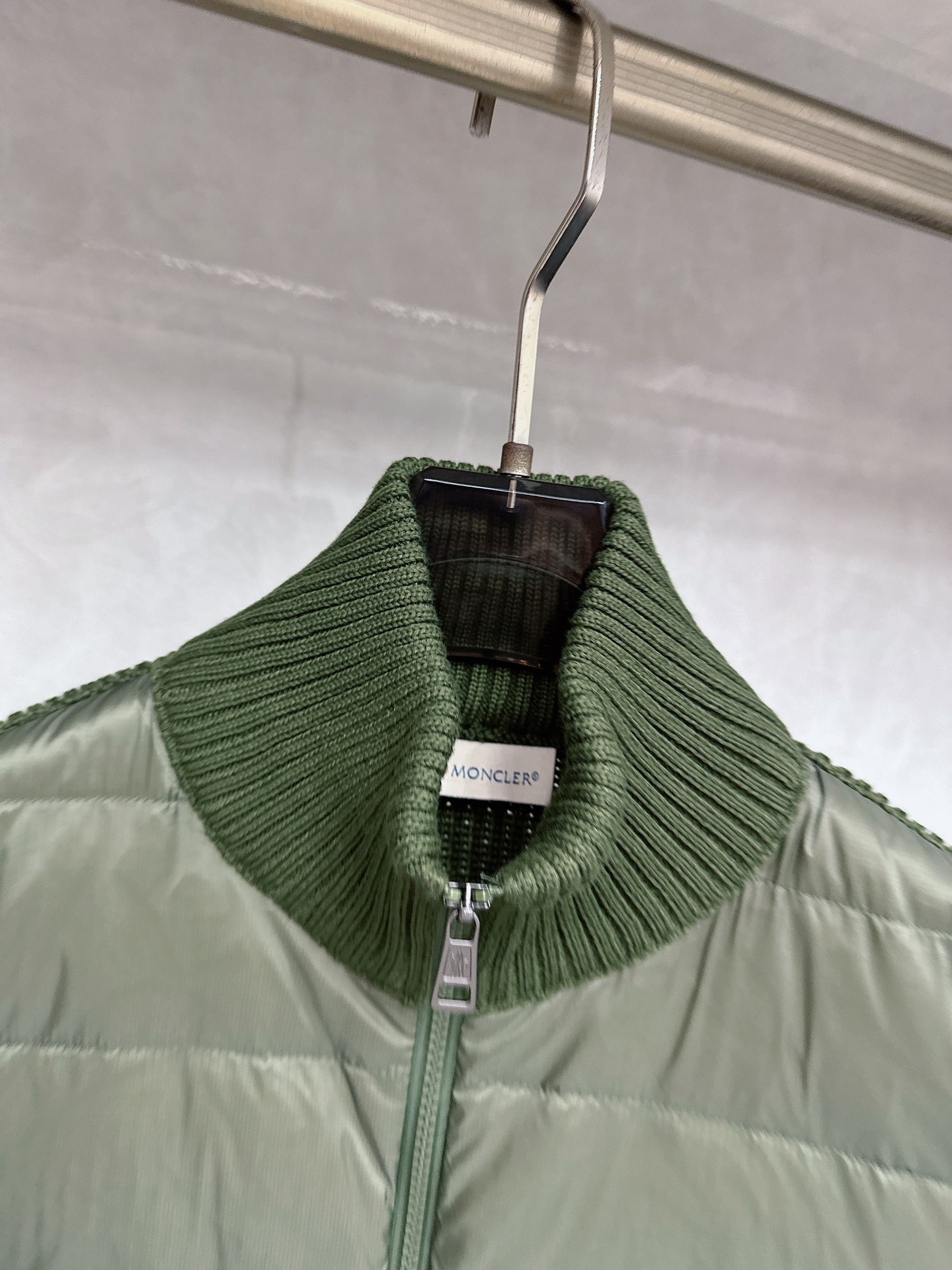 Mon*蒙口羽绒男士羊毛拼接简约时尚经典男士羽绒夹克外套秋冬新品内搭神器!!!其实在国内羽绒在黑色都是走