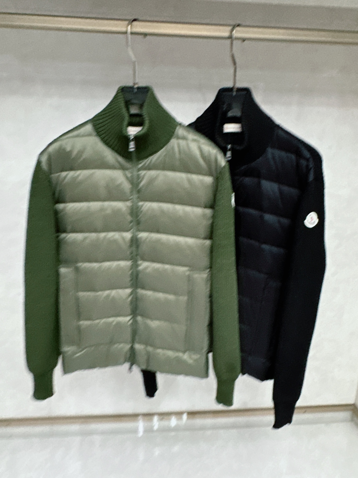 Mon*蒙口羽绒男士羊毛拼接简约时尚经典男士羽绒夹克外套秋冬新品内搭神器!!!其实在国内羽绒在黑色都是走