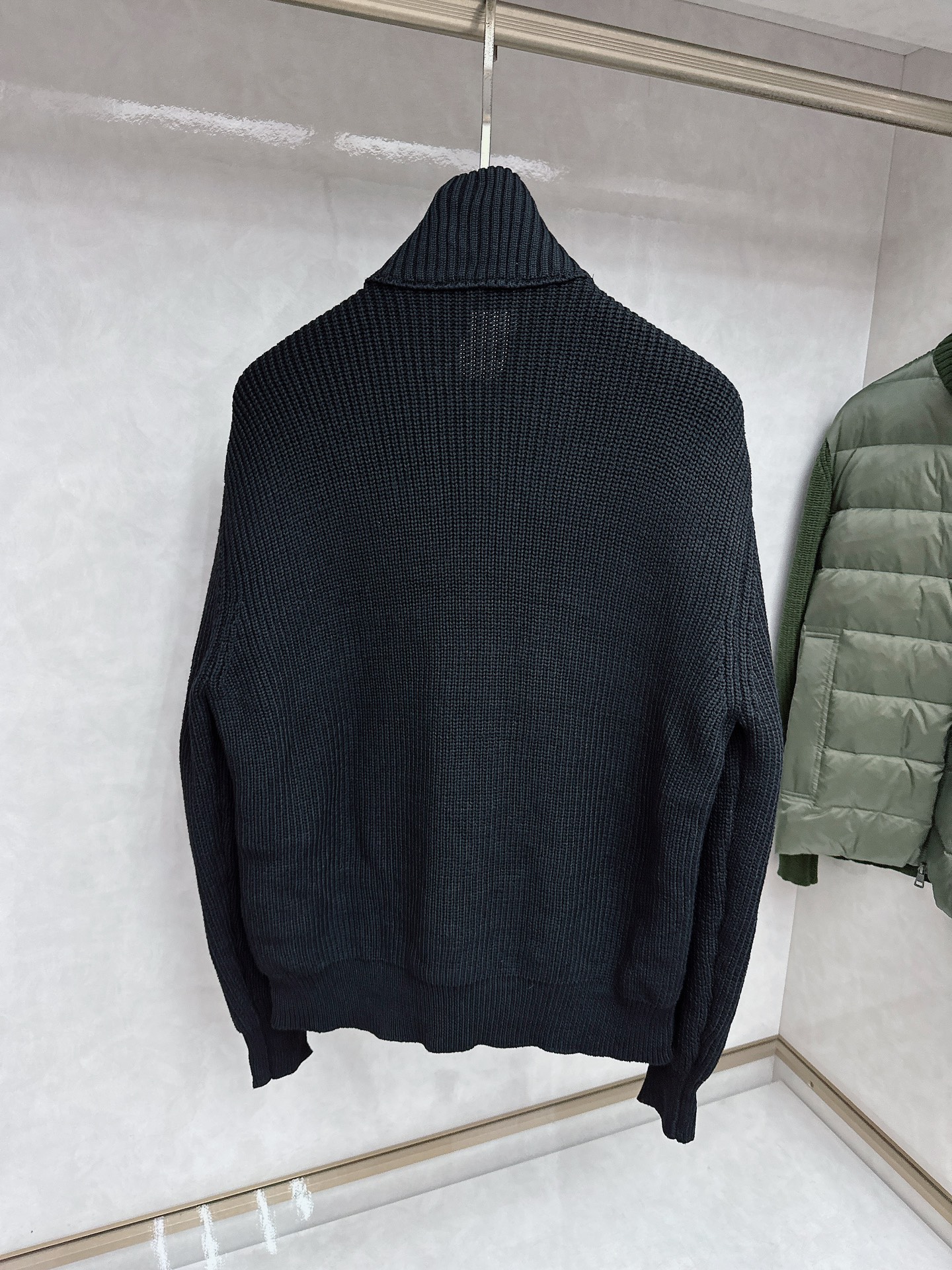 Mon*蒙口羽绒男士羊毛拼接简约时尚经典男士羽绒夹克外套秋冬新品内搭神器!!!其实在国内羽绒在黑色都是走