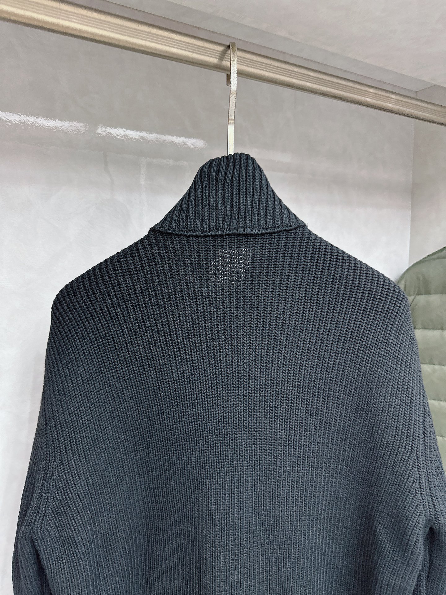 Mon*蒙口羽绒男士羊毛拼接简约时尚经典男士羽绒夹克外套秋冬新品内搭神器!!!其实在国内羽绒在黑色都是走