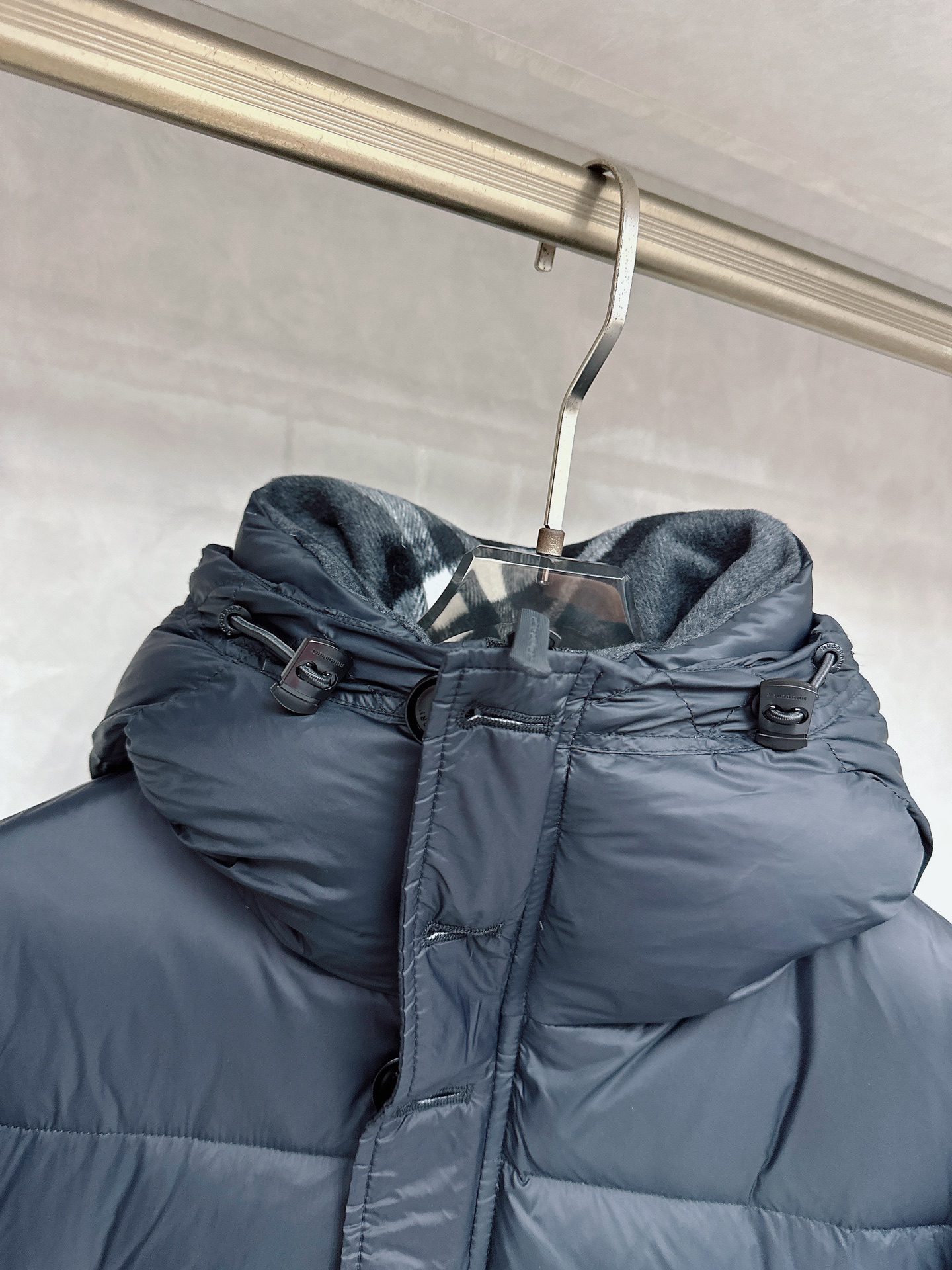 巴宝莉羽绒服日本进口顶级东丽面料，男士羽绒服外套,欧洲定制版！顶级品控！内里的衬布面料采用同样是进口的高