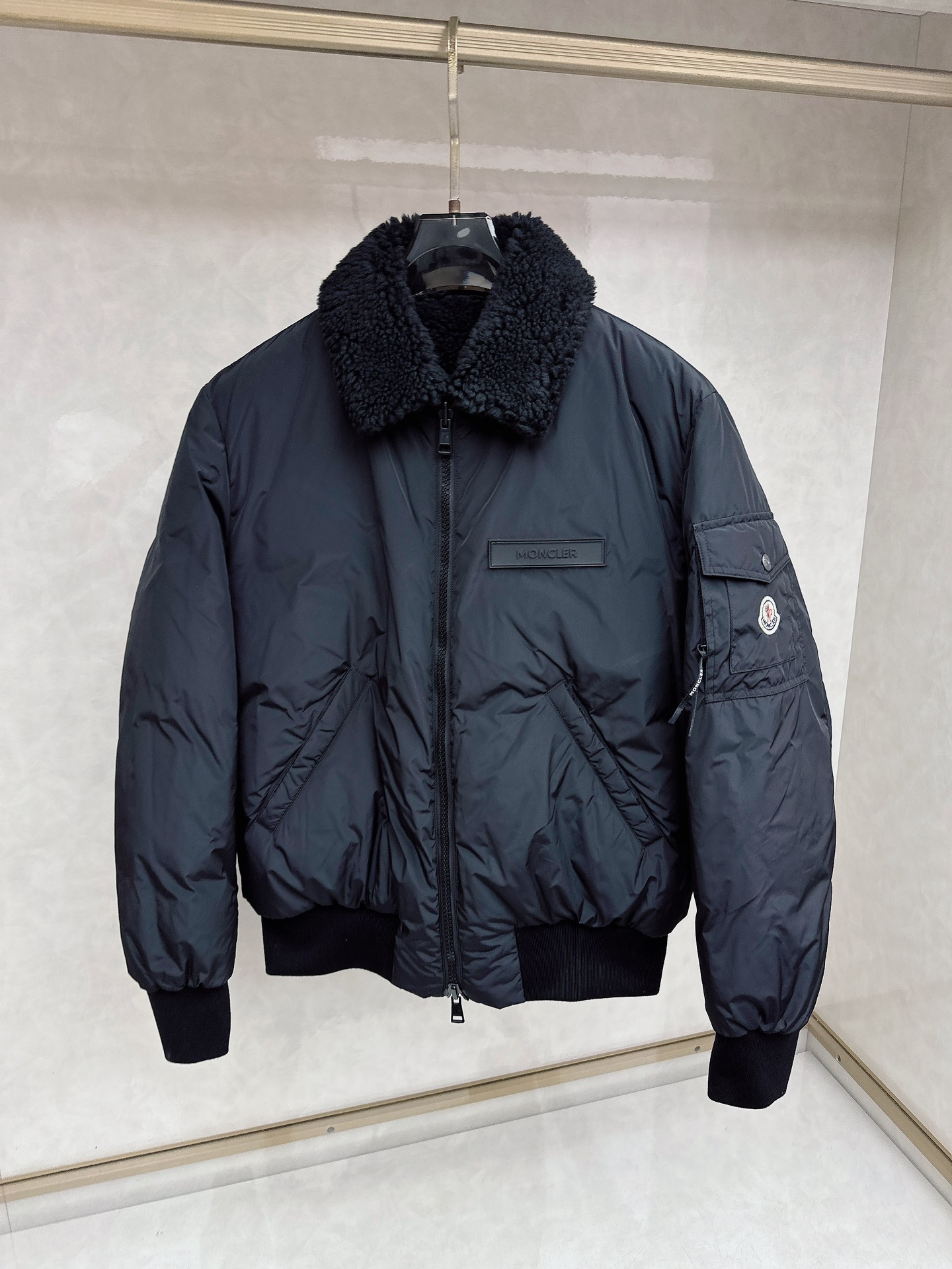 NO:627827,Mongolian top version synchronized 100% new national standard 90 trump card new single!  A king that I have been looking forward to for the second half of the year. It is considered a success. This product is completely new, with new accessories, new fabrics, new styles, and new styles!  Super warm and fashionable color matching, it is precisely because of these irreplaceable details and specifications that it is the first model in the industry, high quality, high-end goods, recommended for personal use!  !  Size m-3xl,,Moncler,alexander wang19860909蒙口 顶级版本同步 百分百新国标90 王牌新单 ！一个我期待了一个下半年的王 算是换血成功了,这款完全是新鲜血,新的辅料,新的面料,新的款式,新的版型！超保暖 时尚的配色,正是因为这些无法替代的细节与规格,业内首发款,高品质,高档货,自留推荐！！ 尺码m-3xl,,Moncler,alexander wang,Men's clothing