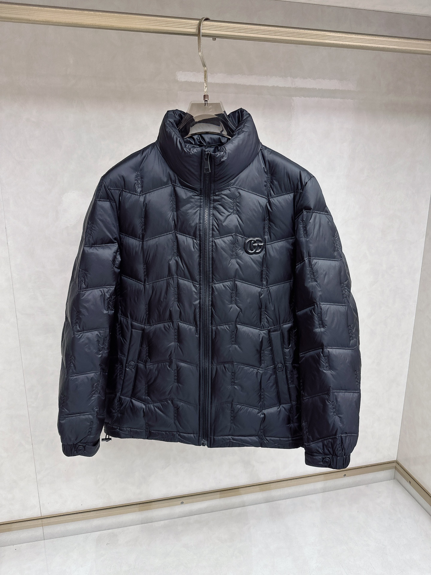 NO:627853,Gucci top version synchronized 100% new national standard 90 trump card new single!  A king that I have been looking forward to for the second half of the year. It is considered a success. This product is completely new, with new accessories, new fabrics, new styles, and new styles!  Super warm and fashionable color matching, it is precisely because of these irreplaceable details and specifications that it is the first model in the industry, high quality, high-end goods, recommended for personal use!  !  Size m-3xl,,alexander wang19860909古奇 顶级版本同步 百分百新国标90 王牌新单 ！一个我期待了一个下半年的王 算是换血成功了,这款完全是新鲜血,新的辅料,新的面料,新的款式,新的版型！超保暖 时尚的配色,正是因为这些无法替代的细节与规格,业内首发款,高品质,高档货,自留推荐！！ 尺码m-3xl,,alexander wang,Men's clothing