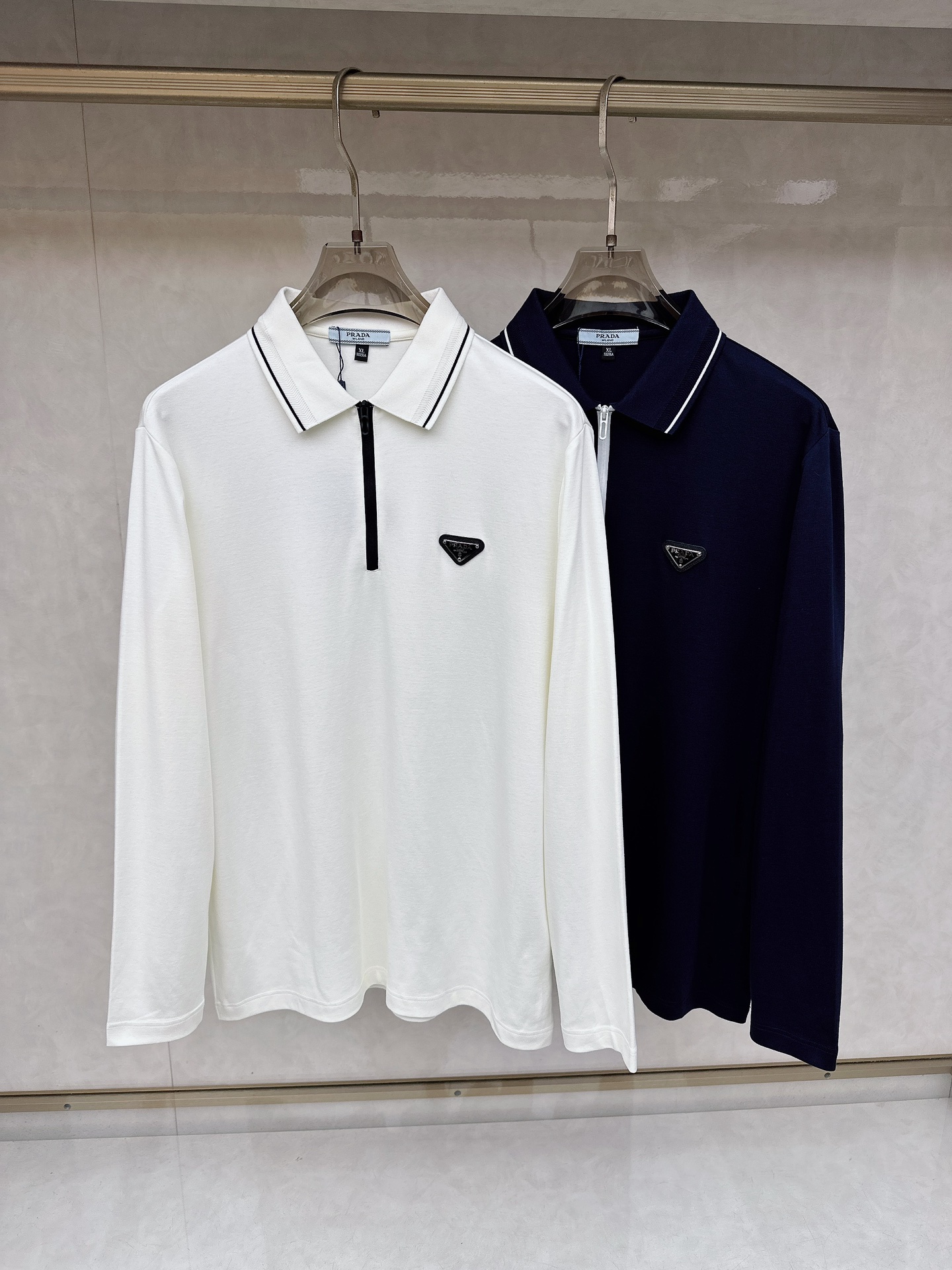 NO:627757,Prada 2025 new original men's casual sweater, high-end customized, high version, fashionable and versatile, imported fabrics, super soft and delicate to the touch, skin-friendly and comfortable to wear, high-end boutique, the upper body is exquisitely made by the factory, a must-have item for men, complete with three standards, size M-4XL,, prada, sweaters, alexander wang19860909普拉达 2025新款原单男士休闲毛衣 高端定制 高版本 时尚百搭爆,进口面料 手感超柔软细腻 穿着亲肤舒适 高端精品 代工厂精细做上身非常赞 男士必备单品 三标齐全 码数M-4XL,,prada,sweaters,alexander wang,Men's clothing