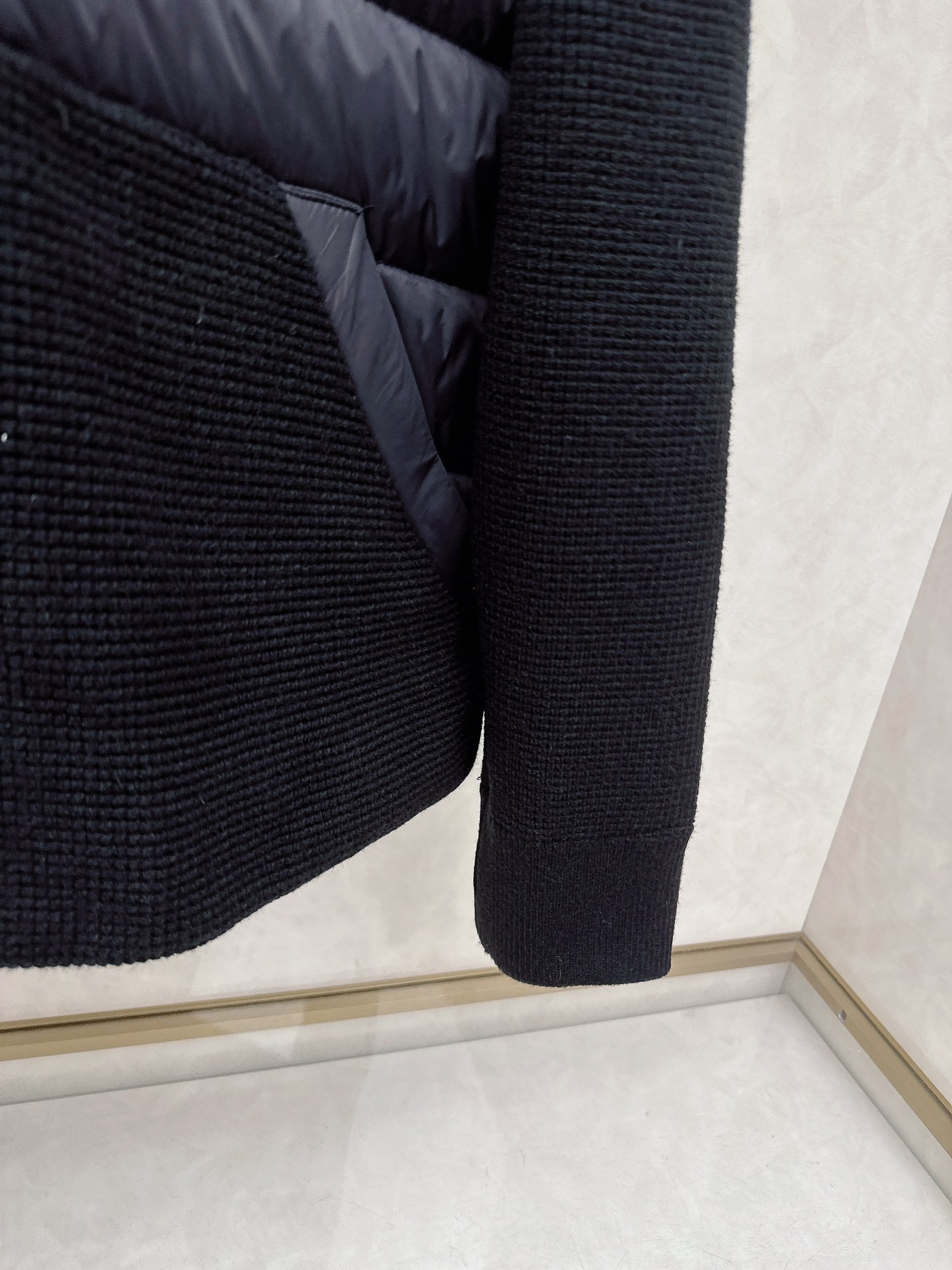 TB Tommy冬季限定针织拼接立领情侣羽绒服面料采用超柔 羽绒胆布面料 手感舒适轻柔 拼接采用高密度全