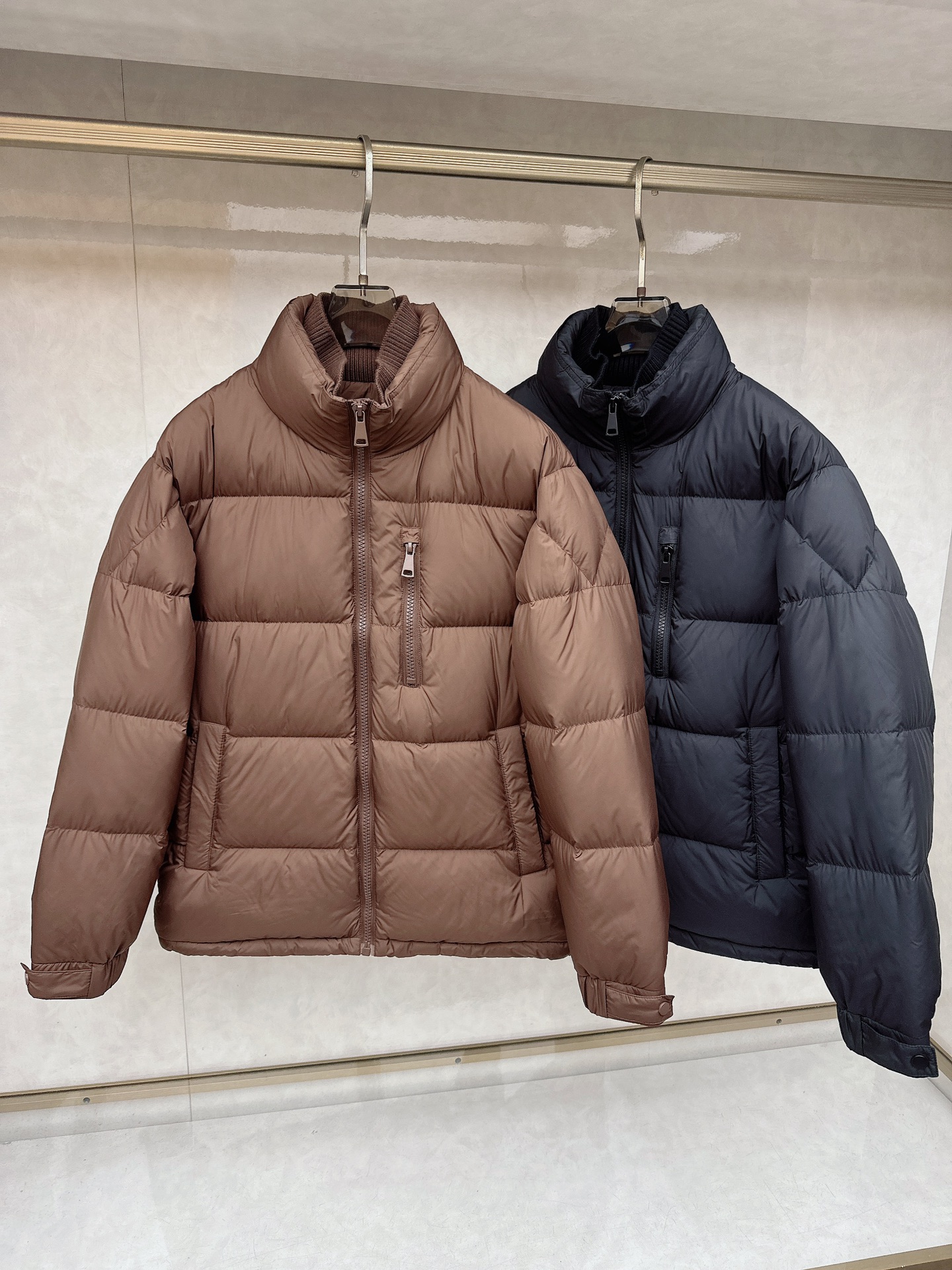 NO:627770,Zegna down jacket, good-looking upper body, light and comfortable, size M-3XL, color black, brown, zegna, down jacket, alexander wang19860909杰尼亚羽绒服,上身版型好看,轻便,舒适 码数M-3XL 颜色黑色,咖色,,zegna,down jacket,alexander wang,Men's clothing