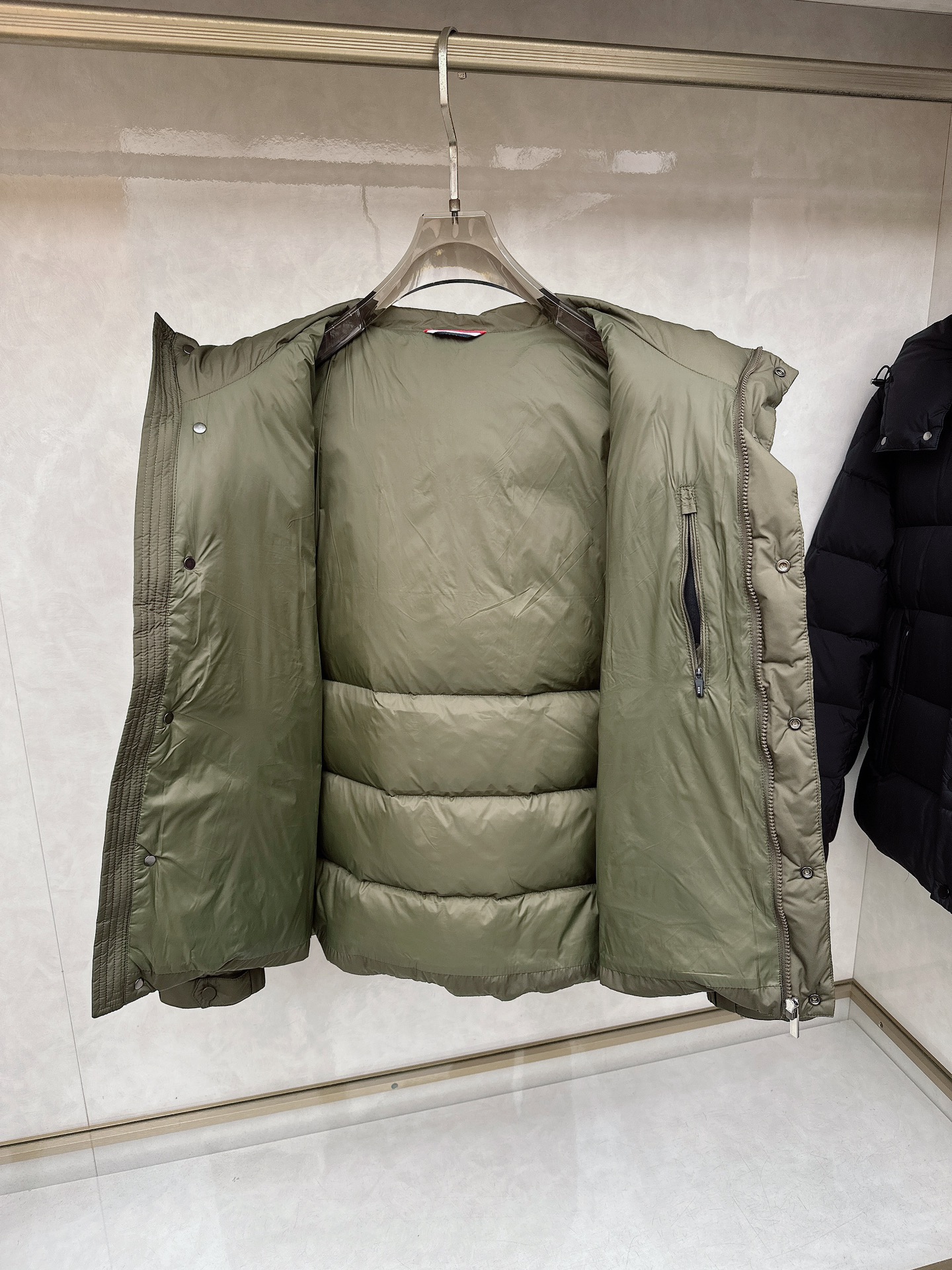 😊 2025秋冬新款羽绒服 原版订制五金配件全进口原版定制 欢迎对比 绝对的高品质 采用顶级进口白鹅绒填