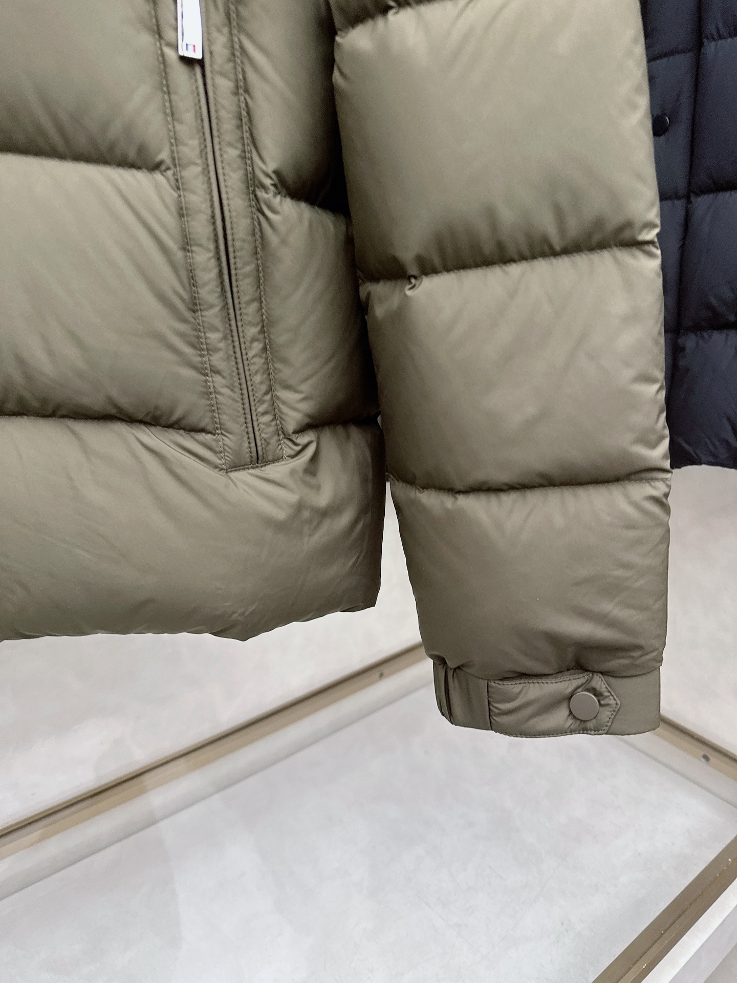 😊 2025秋冬新款羽绒服 原版订制五金配件全进口原版定制 欢迎对比 绝对的高品质 采用顶级进口白鹅绒填