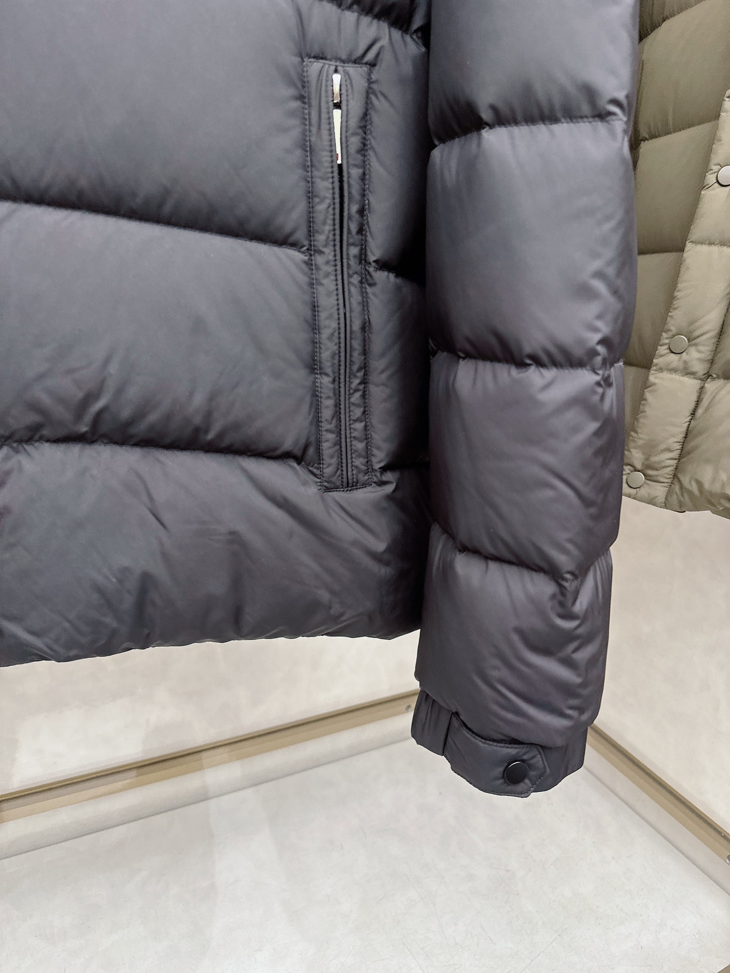 😊 2025秋冬新款羽绒服 原版订制五金配件全进口原版定制 欢迎对比 绝对的高品质 采用顶级进口白鹅绒填