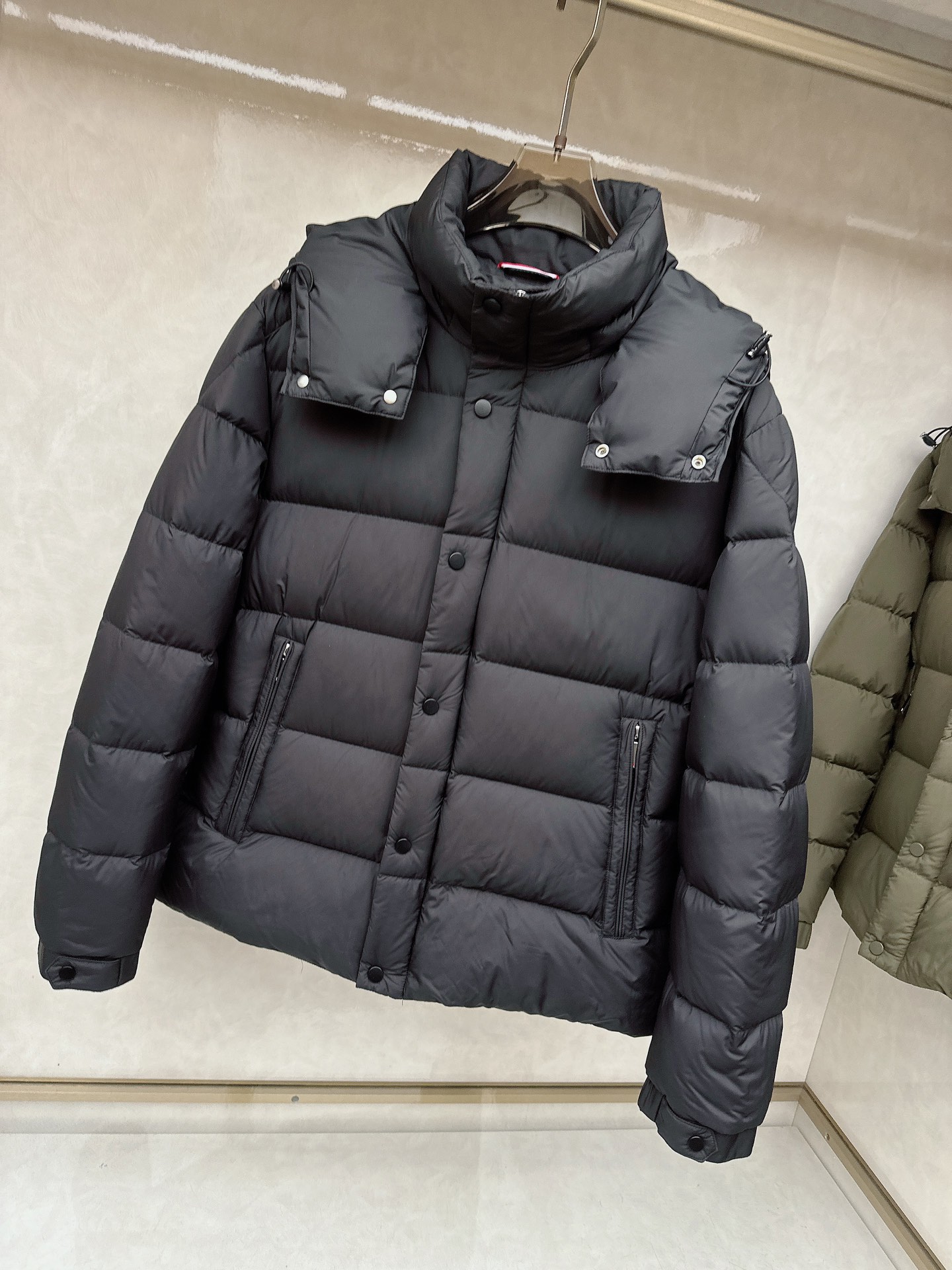 😊 2025秋冬新款羽绒服 原版订制五金配件全进口原版定制 欢迎对比 绝对的高品质 采用顶级进口白鹅绒填