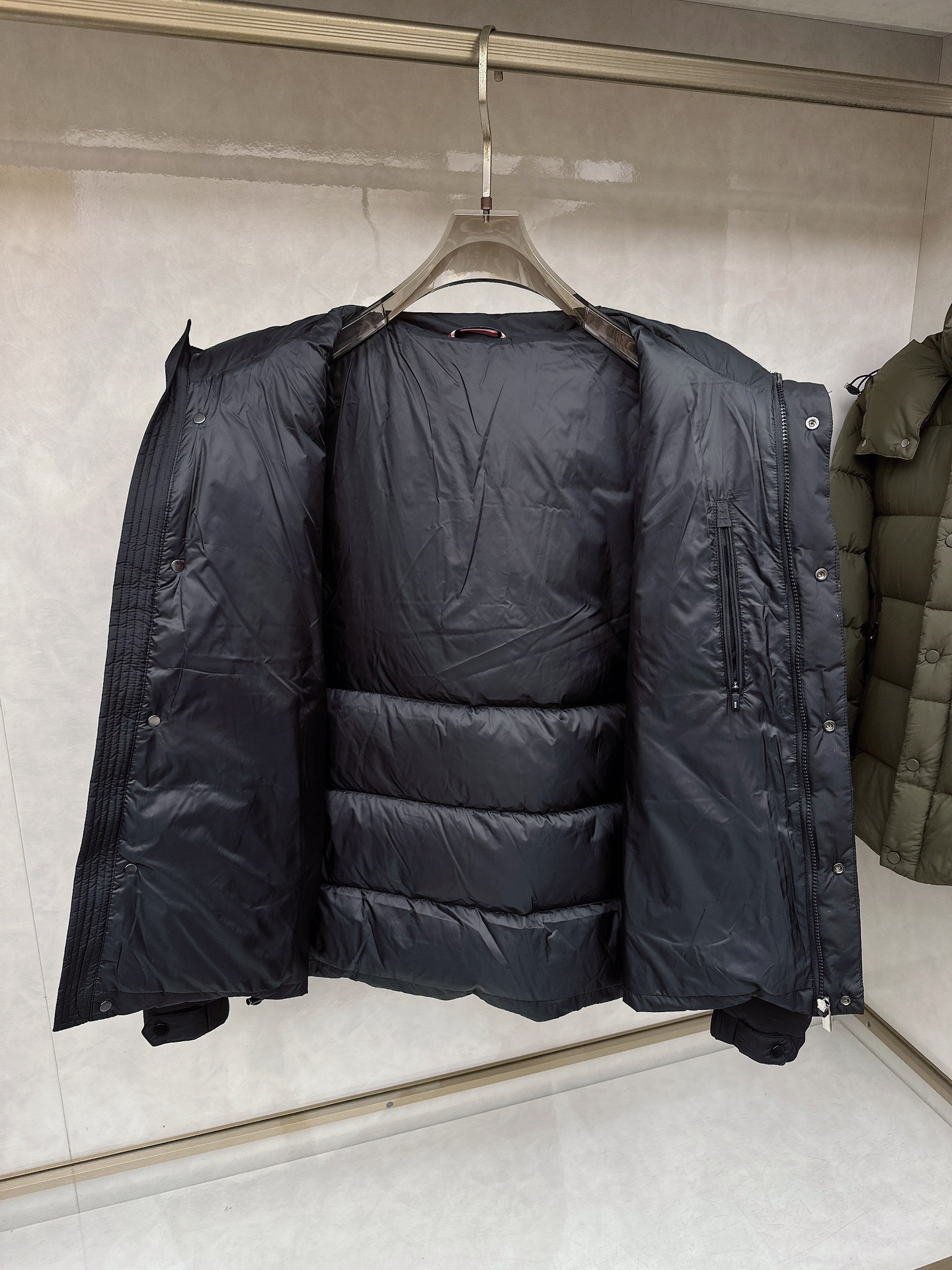 😊 2025秋冬新款羽绒服 原版订制五金配件全进口原版定制 欢迎对比 绝对的高品质 采用顶级进口白鹅绒填