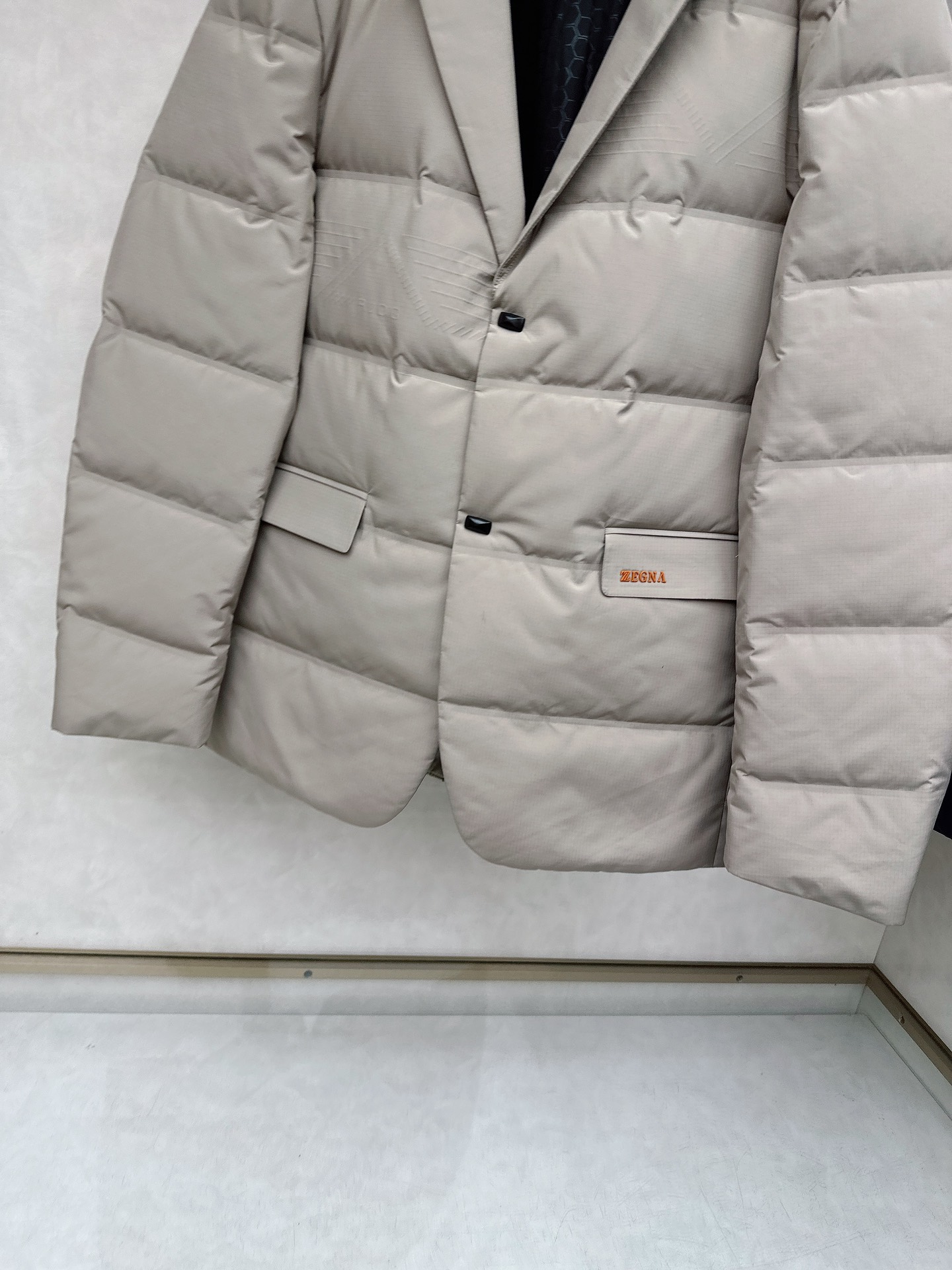 Ermenegildo Zeg*a杰尼亚 2025新款羽绒服，衣领可拆，秀场新品，品相非常完美，高科技防