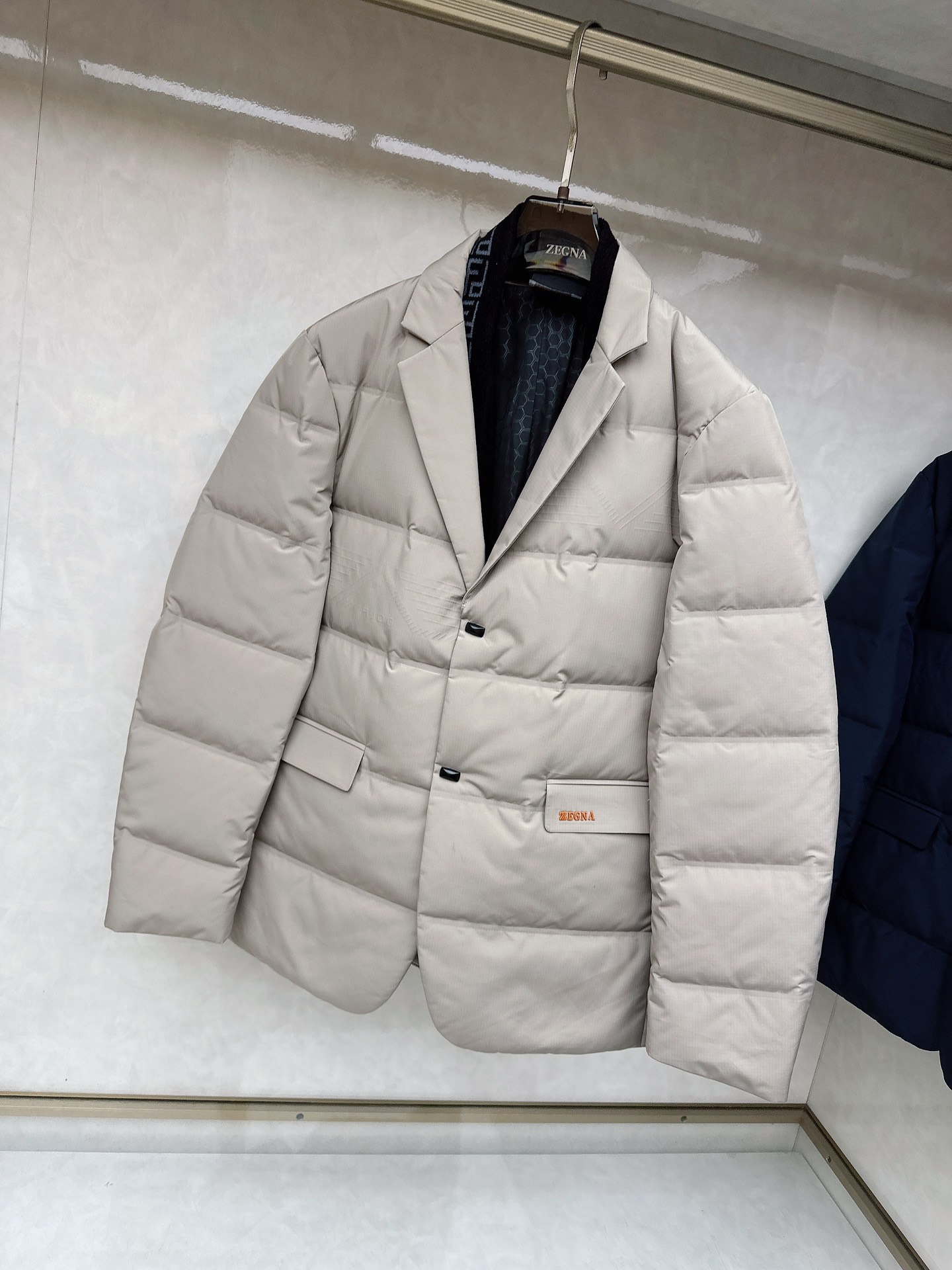 Ermenegildo Zeg*a杰尼亚 2025新款羽绒服，衣领可拆，秀场新品，品相非常完美，高科技防