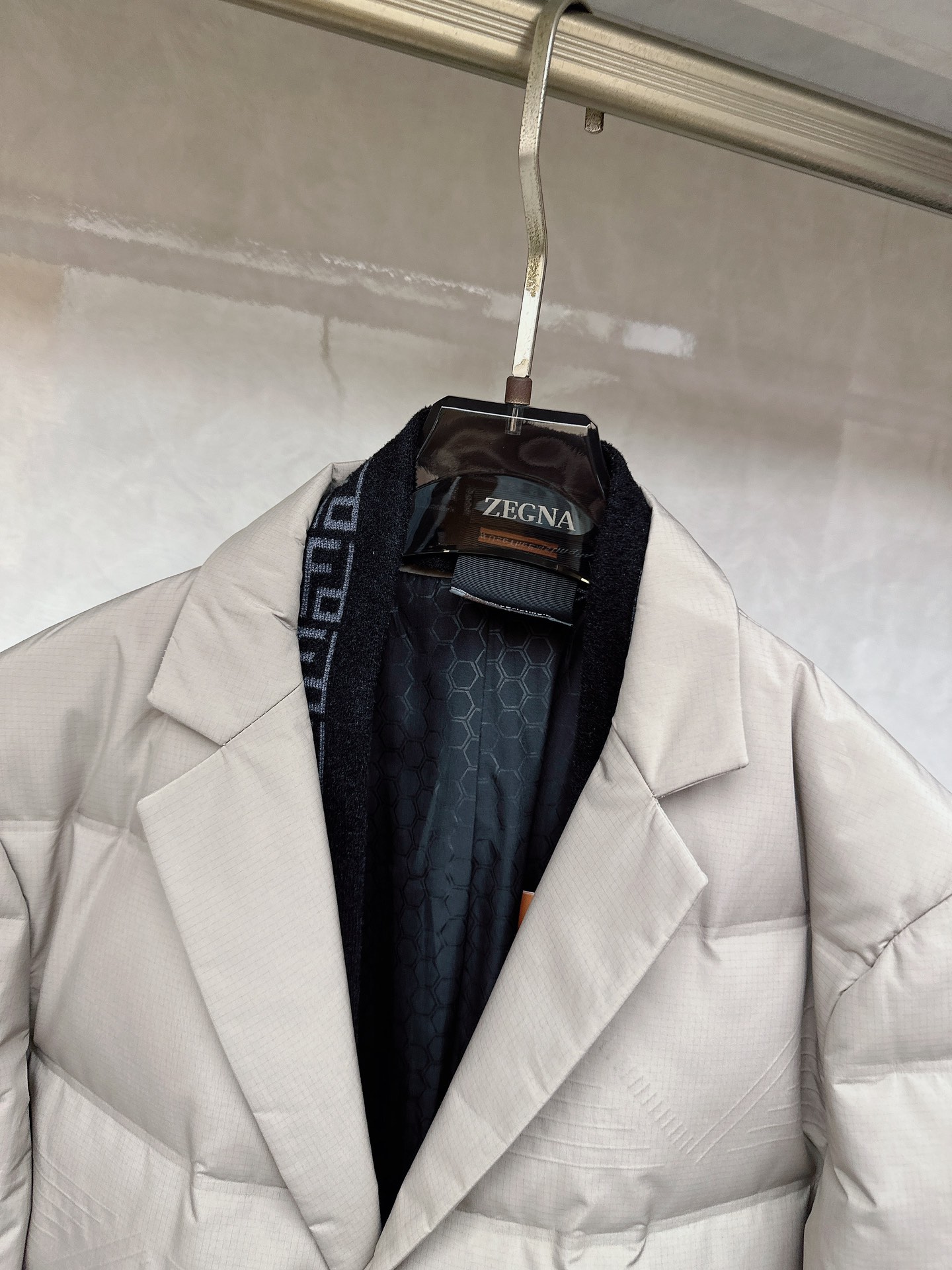 Ermenegildo Zeg*a杰尼亚 2025新款羽绒服，衣领可拆，秀场新品，品相非常完美，高科技防