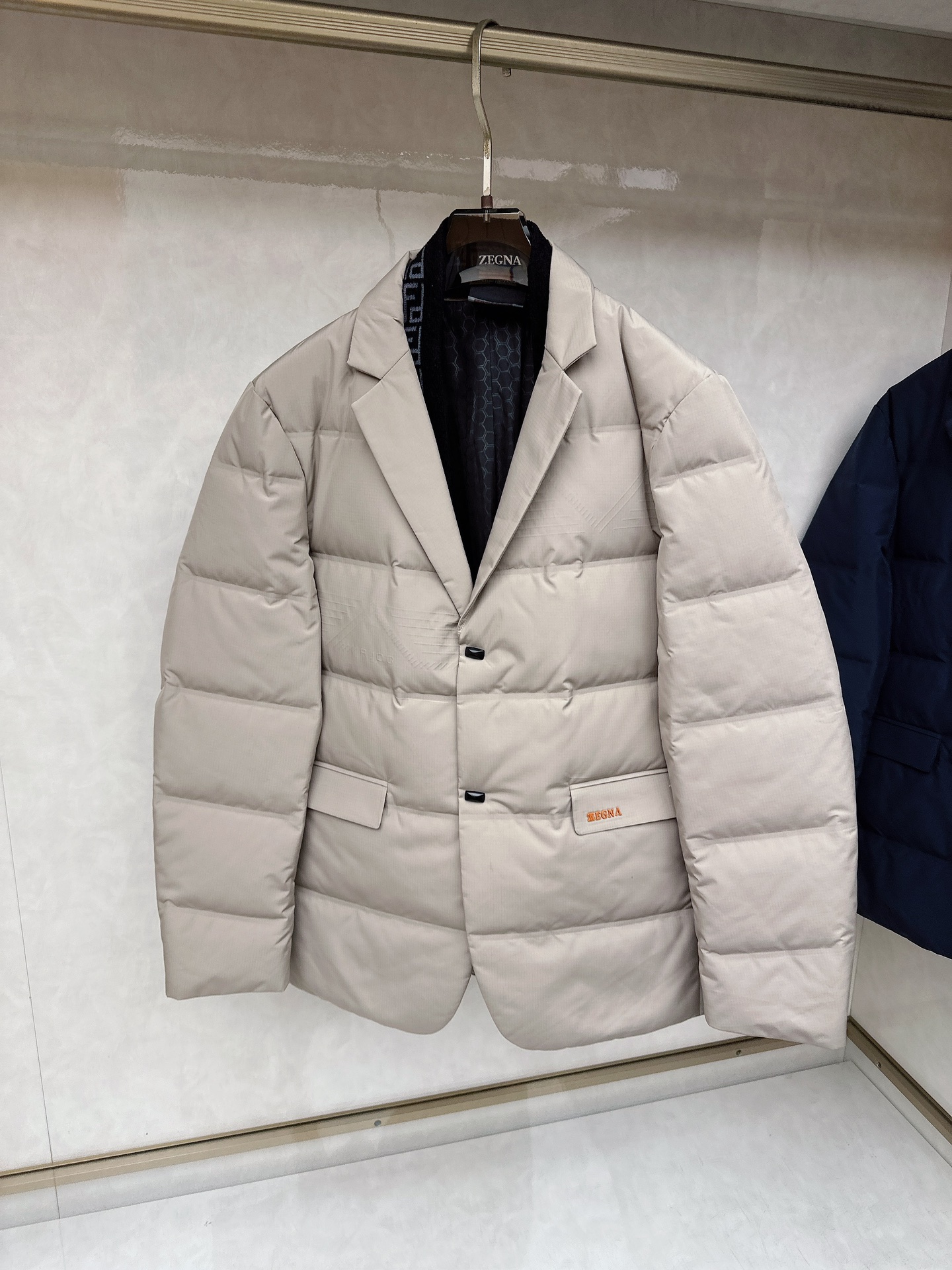 Ermenegildo Zeg*a杰尼亚 2025新款羽绒服，衣领可拆，秀场新品，品相非常完美，高科技防