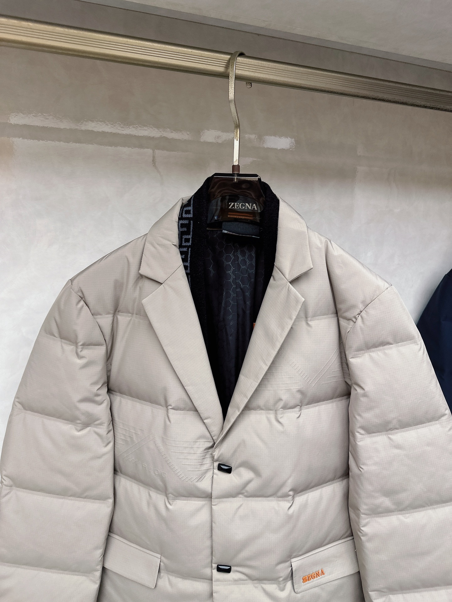 Ermenegildo Zeg*a杰尼亚 2025新款羽绒服，衣领可拆，秀场新品，品相非常完美，高科技防