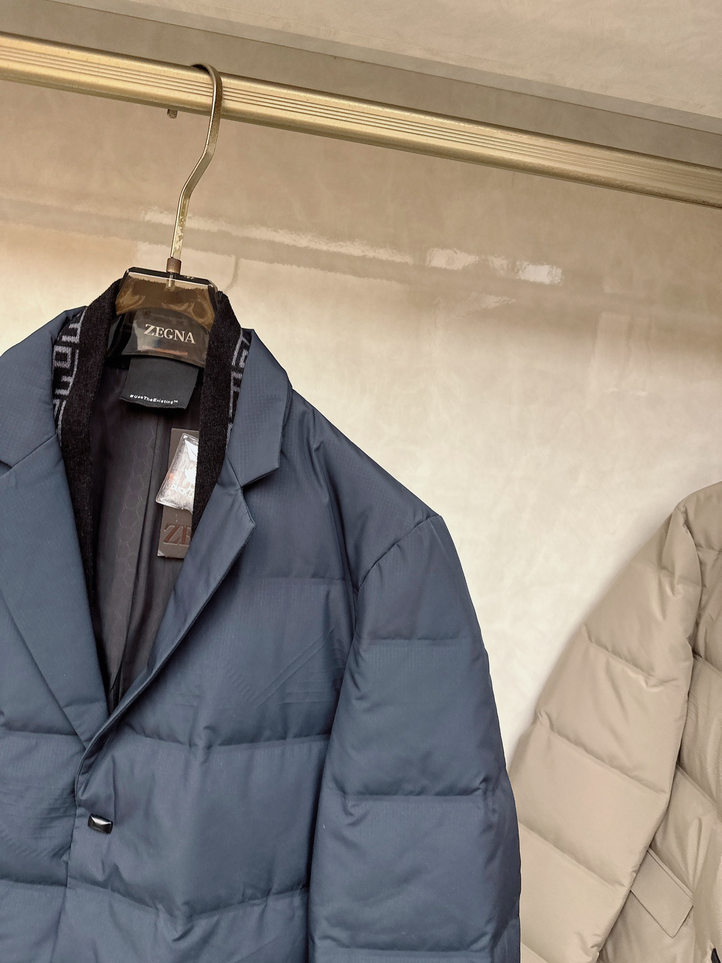Ermenegildo Zeg*a杰尼亚 2025新款羽绒服，衣领可拆，秀场新品，品相非常完美，高科技防