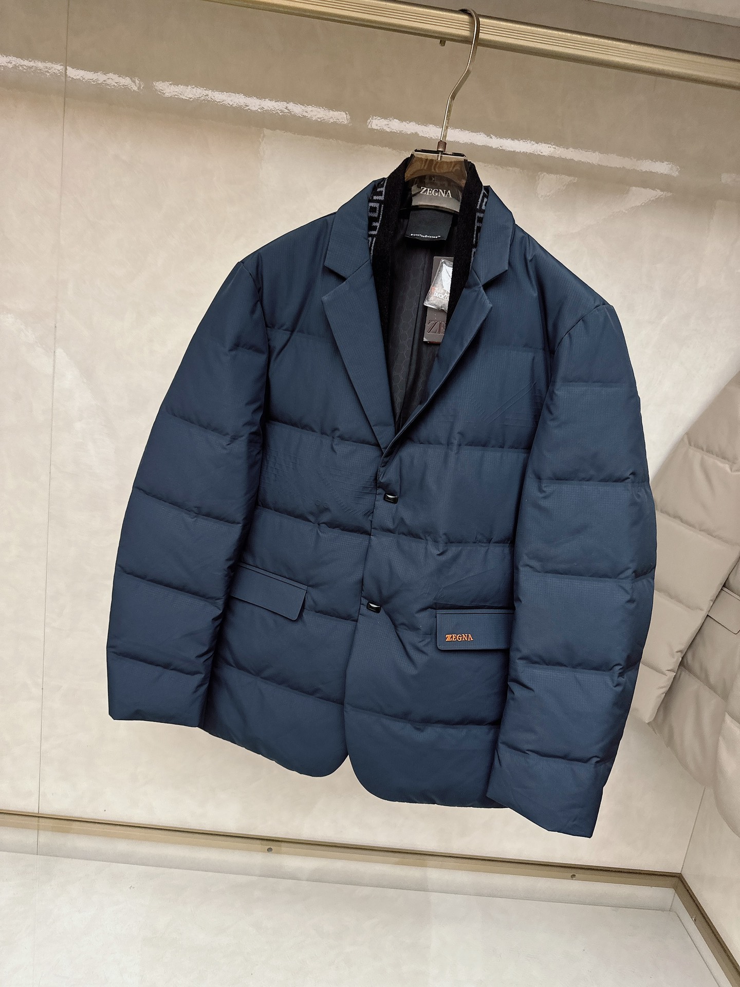 Ermenegildo Zeg*a杰尼亚 2025新款羽绒服，衣领可拆，秀场新品，品相非常完美，高科技防