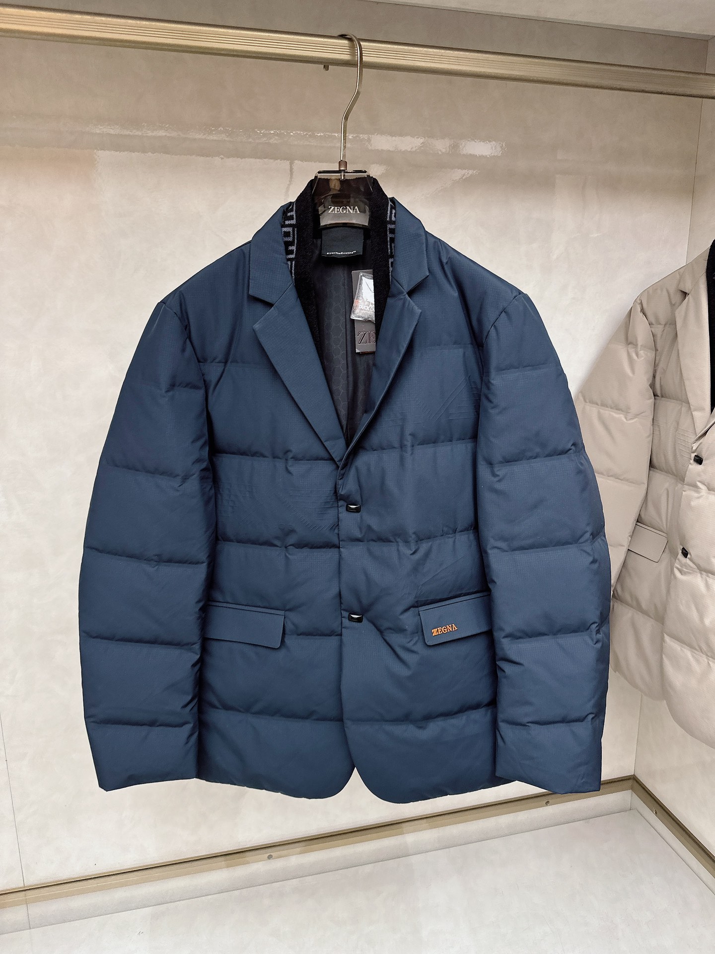 Ermenegildo Zeg*a杰尼亚 2025新款羽绒服，衣领可拆，秀场新品，品相非常完美，高科技防