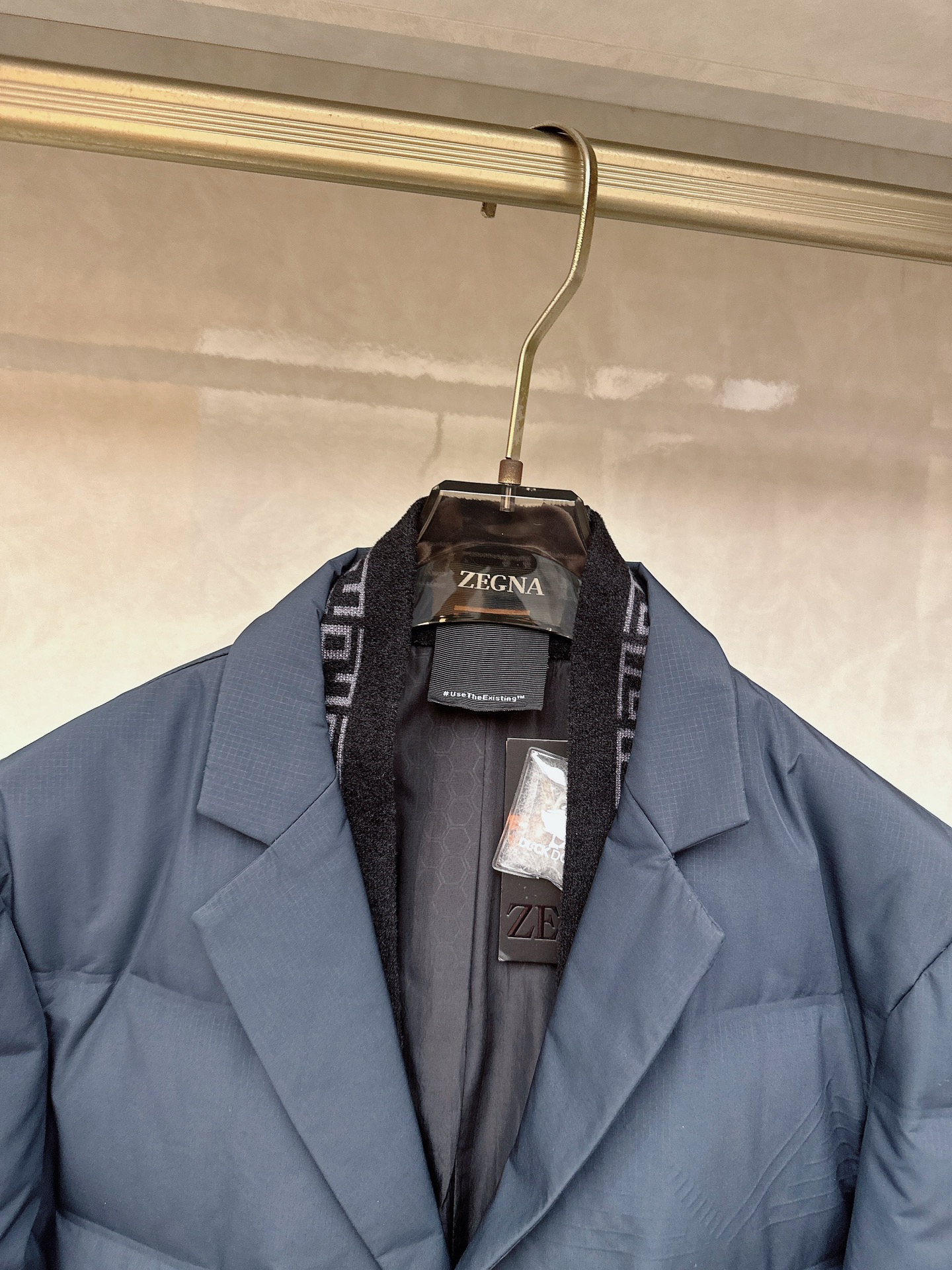 Ermenegildo Zeg*a杰尼亚 2025新款羽绒服，衣领可拆，秀场新品，品相非常完美，高科技防