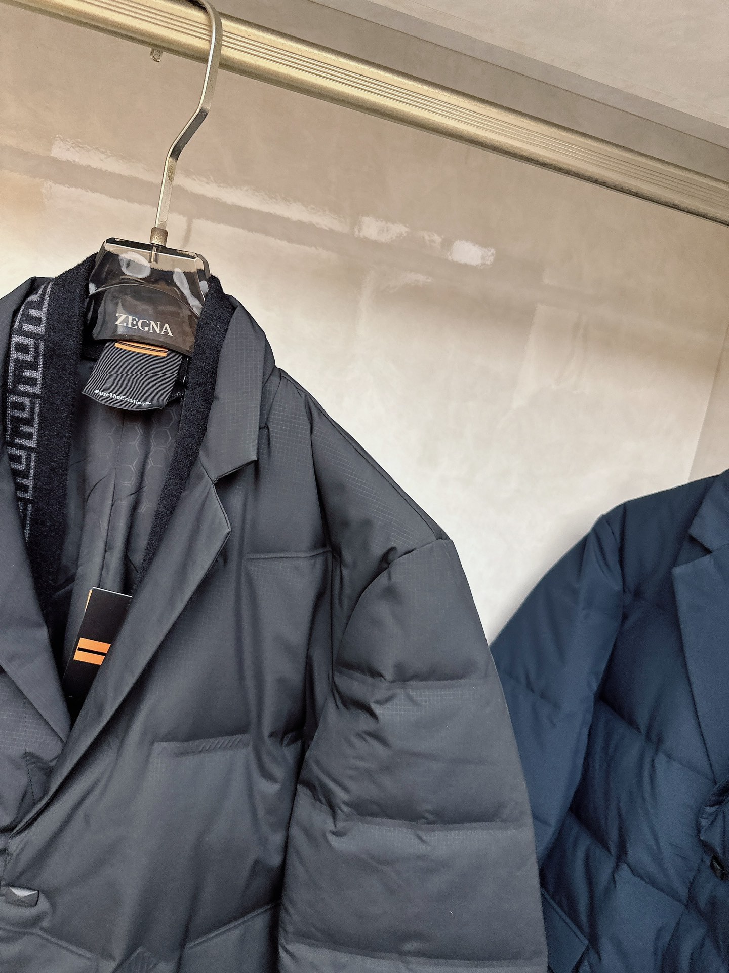 Ermenegildo Zeg*a杰尼亚 2025新款羽绒服，衣领可拆，秀场新品，品相非常完美，高科技防