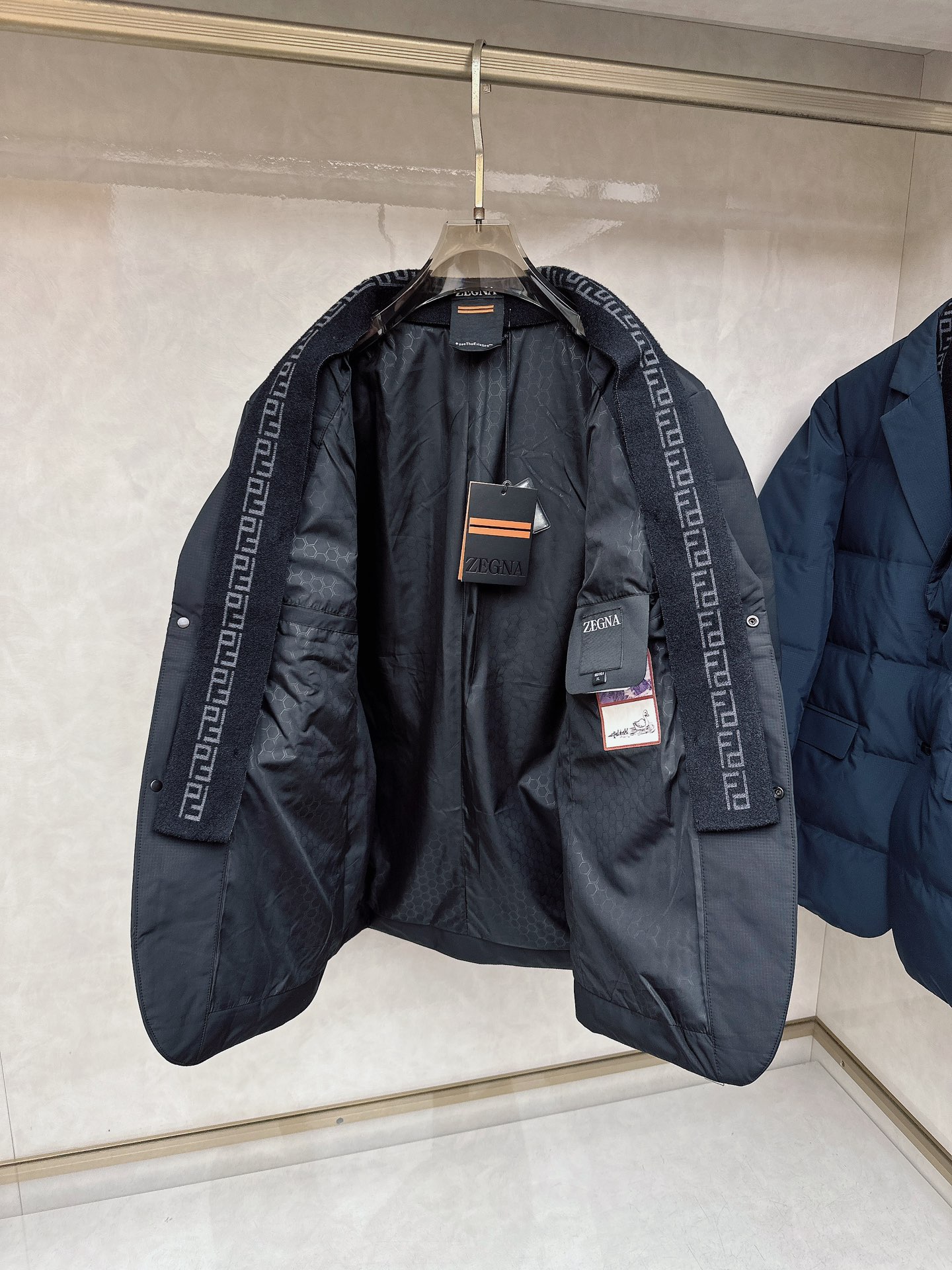 Ermenegildo Zeg*a杰尼亚 2025新款羽绒服，衣领可拆，秀场新品，品相非常完美，高科技防