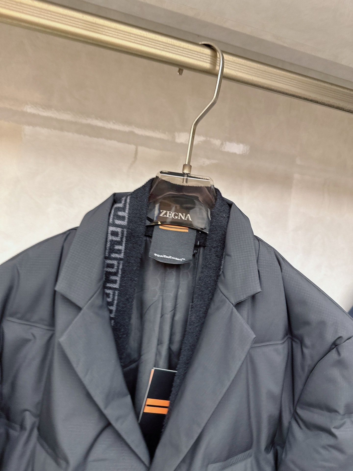 Ermenegildo Zeg*a杰尼亚 2025新款羽绒服，衣领可拆，秀场新品，品相非常完美，高科技防