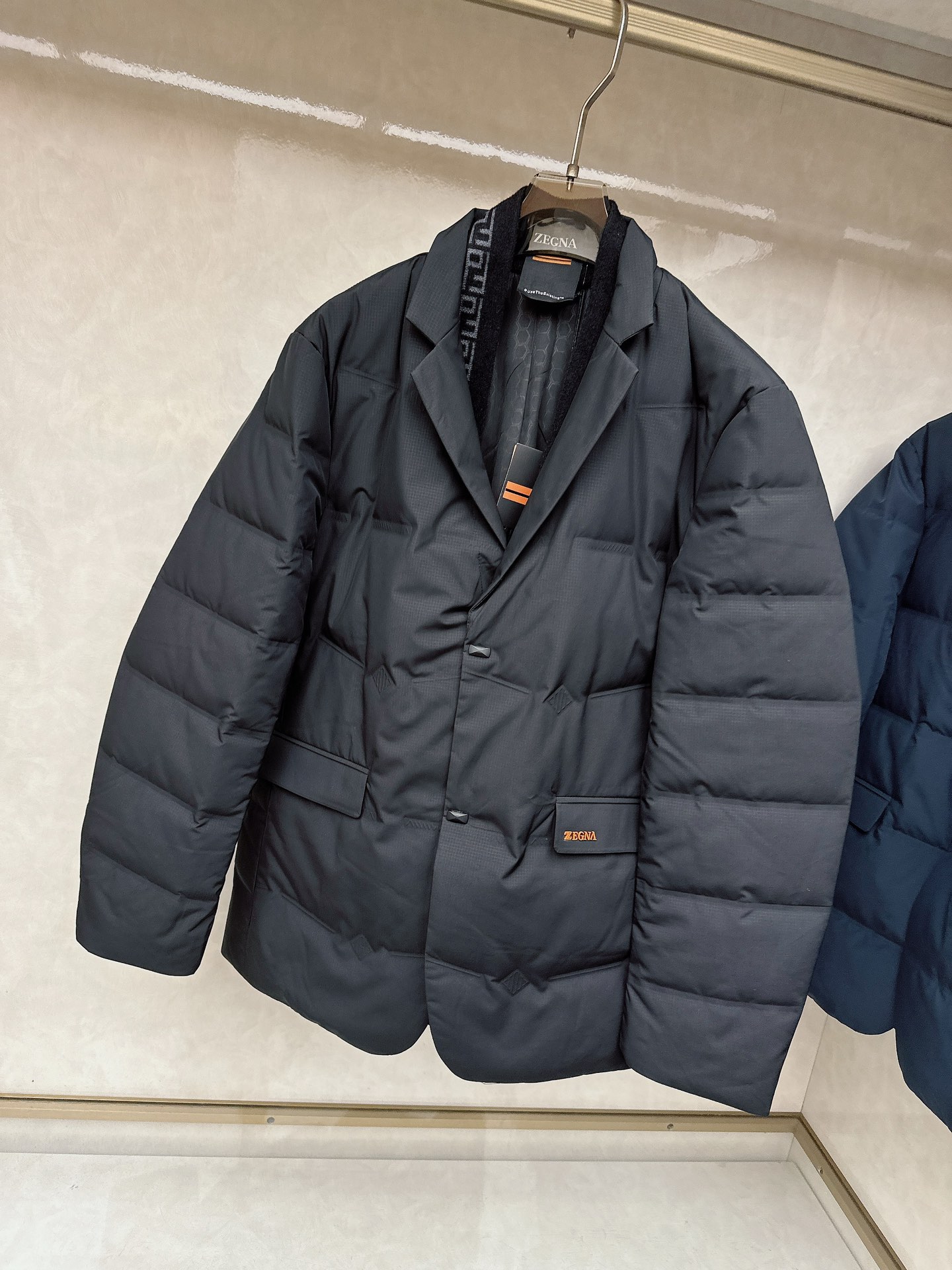 Ermenegildo Zeg*a杰尼亚 2025新款羽绒服，衣领可拆，秀场新品，品相非常完美，高科技防