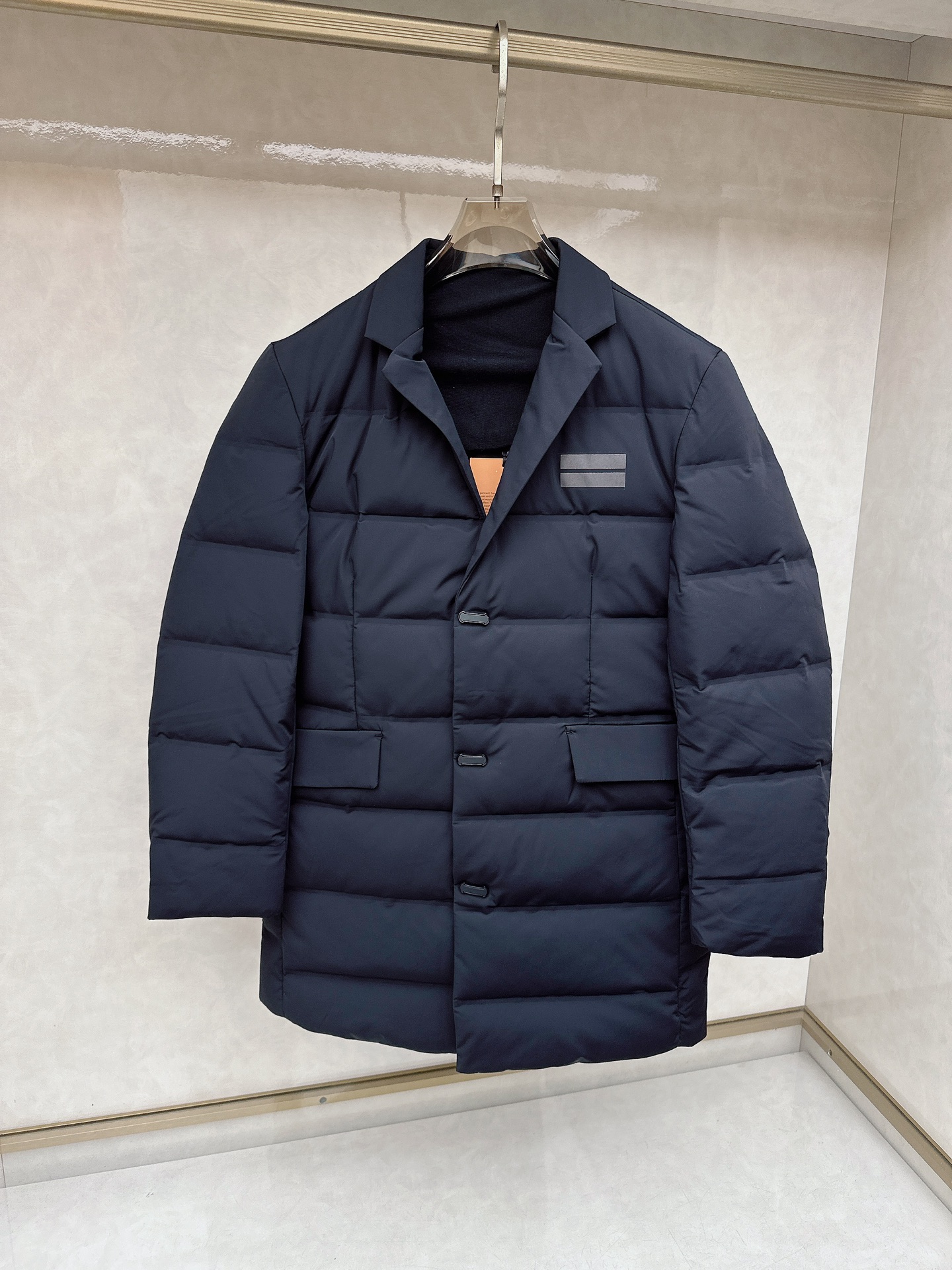 NO:627819,Down Jacket-ZEGNA Exclusively supplies new casual suit down jackets. Original customized hardware accessories are all imported and original customization. Welcome to compare. Absolutely high quality. Use top duck down. Super soft. Filled with feathers and fluffy. Super heavy fabrics with perfect workmanship. Pay attention to the fabrics are super comfortable. Exclusive model. Non-market goods. Sizes 48-58,,zegna,down jacket,business suit,alexander wang19860909羽绒服-ZEGNA杰尼亚 独家专供新款休闲西装羽绒服 原版订制五金配件全进口原版定制 欢迎对比 绝对的高品质 采用顶级鸭绒 超柔软 充羽量蓬松饱满 超级重面料做工杠杠的版型完美 注意面料超舒服 独家款 非市场货 尺码48-58,,zegna,down jacket,business suit,alexander wang,Men's clothing