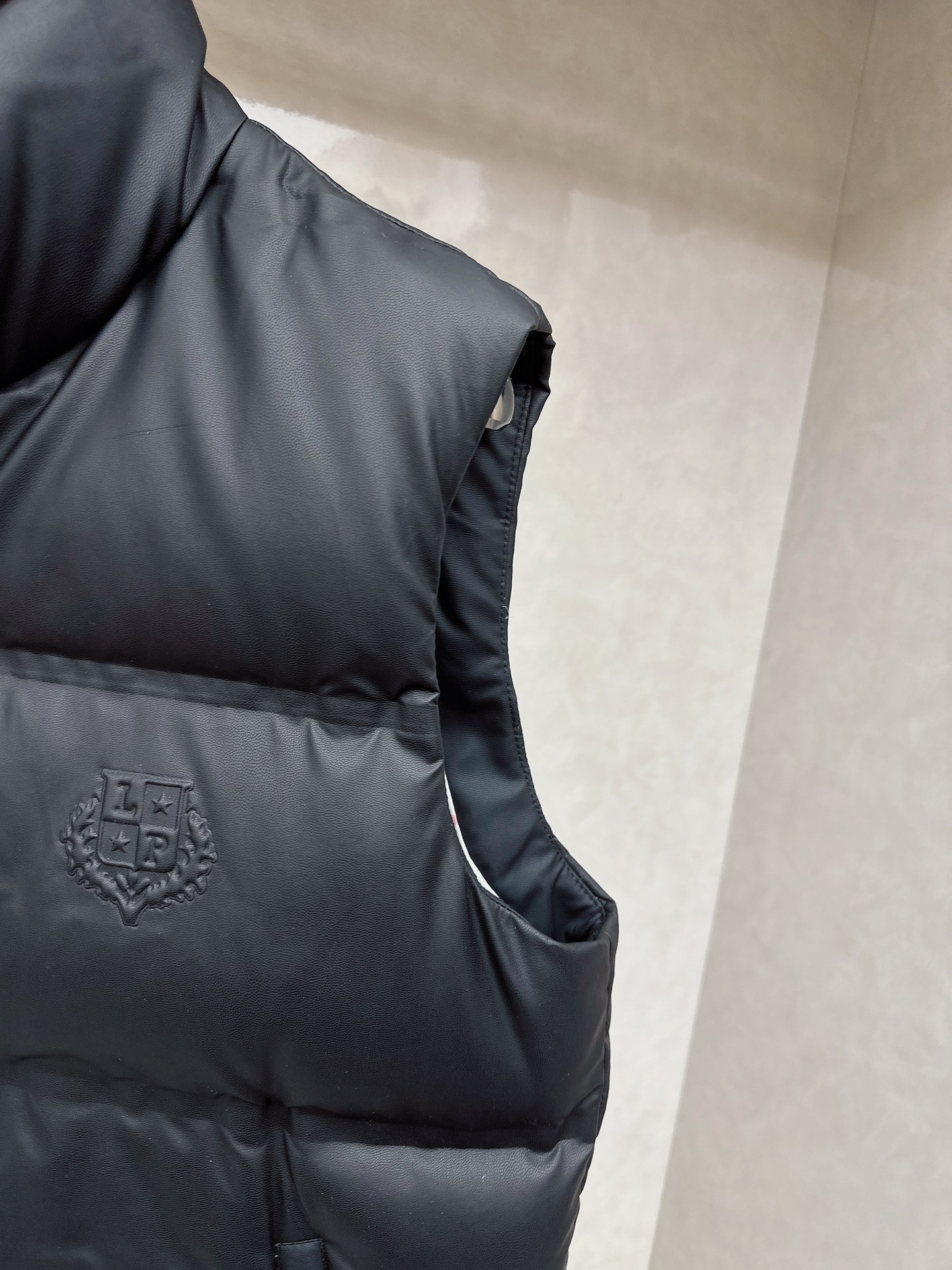 lP🆕 诺悠翩雅 25秋冬男士时尚羽绒服马甲 轻奢时尚休闲风格，轻盈保暖柔软！低调系列时尚百搭，就是有型