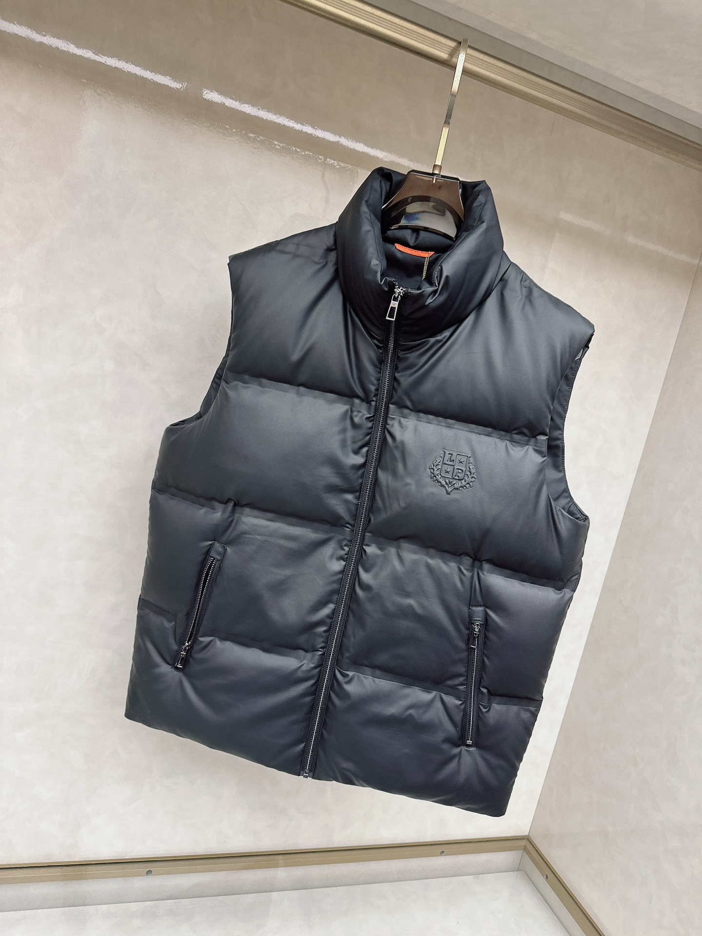 lP🆕 诺悠翩雅 25秋冬男士时尚羽绒服马甲 轻奢时尚休闲风格，轻盈保暖柔软！低调系列时尚百搭，就是有型