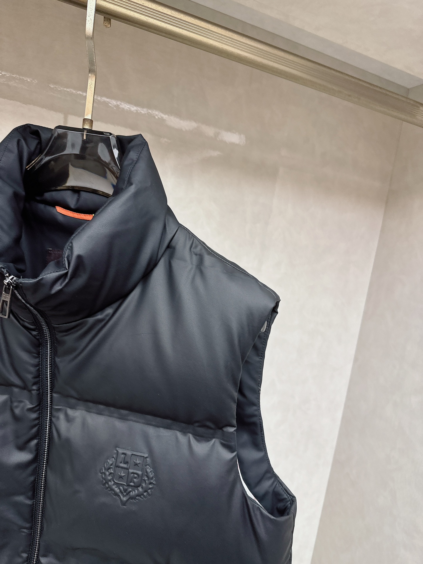 lP🆕 诺悠翩雅 25秋冬男士时尚羽绒服马甲 轻奢时尚休闲风格，轻盈保暖柔软！低调系列时尚百搭，就是有型