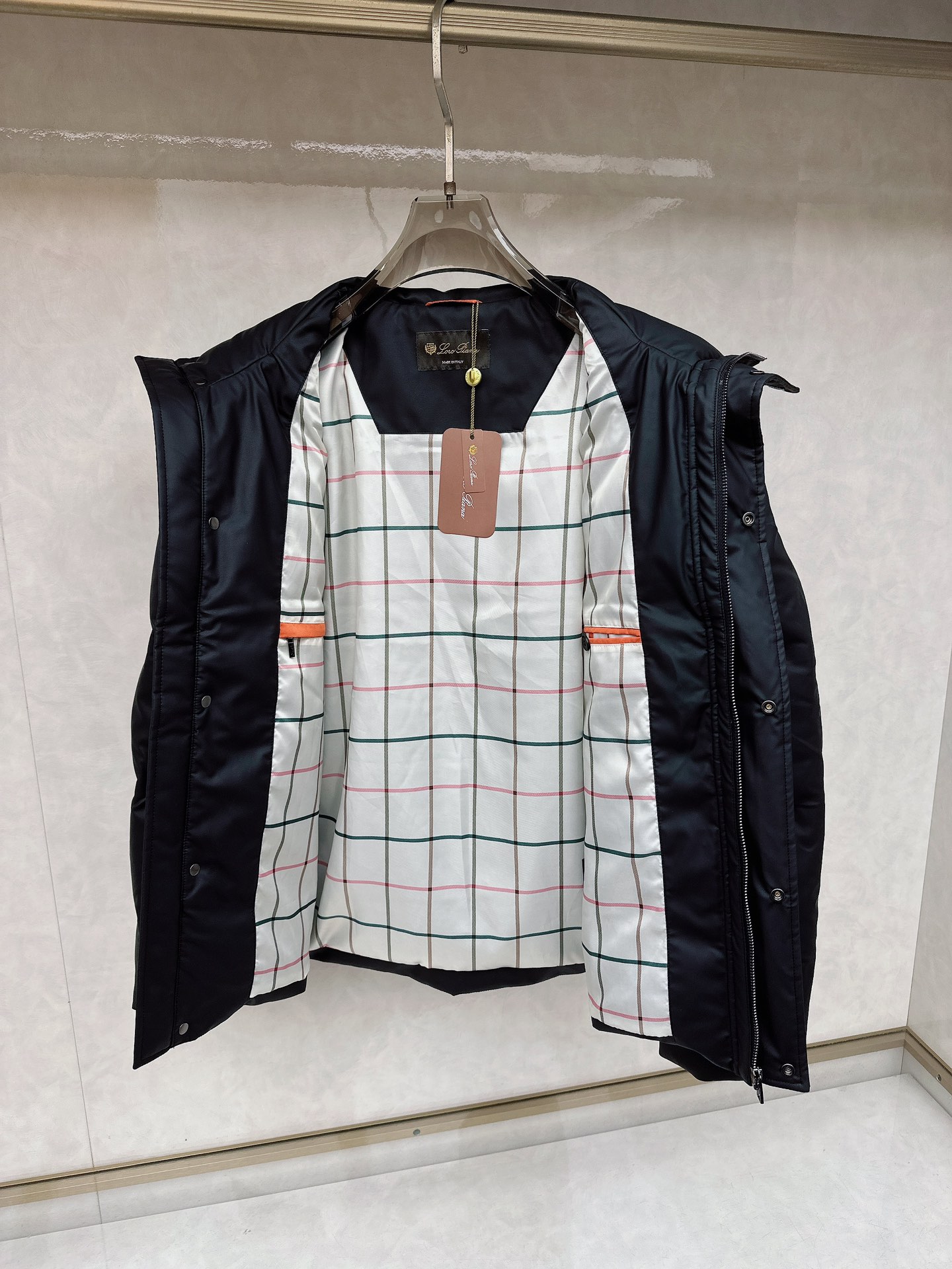 lP🆕 秋冬款男士原单羽绒服！贵族血统 蓬松感十足 御寒神器 高端顶尖一线成衣，整件衣服采 用手重工艺设