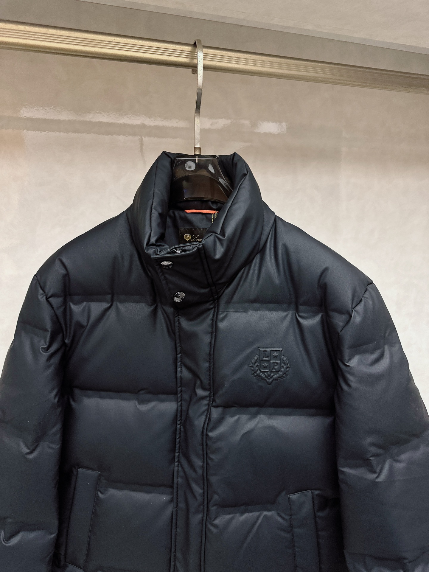 lP🆕 秋冬款男士原单羽绒服！贵族血统 蓬松感十足 御寒神器 高端顶尖一线成衣，整件衣服采 用手重工艺设