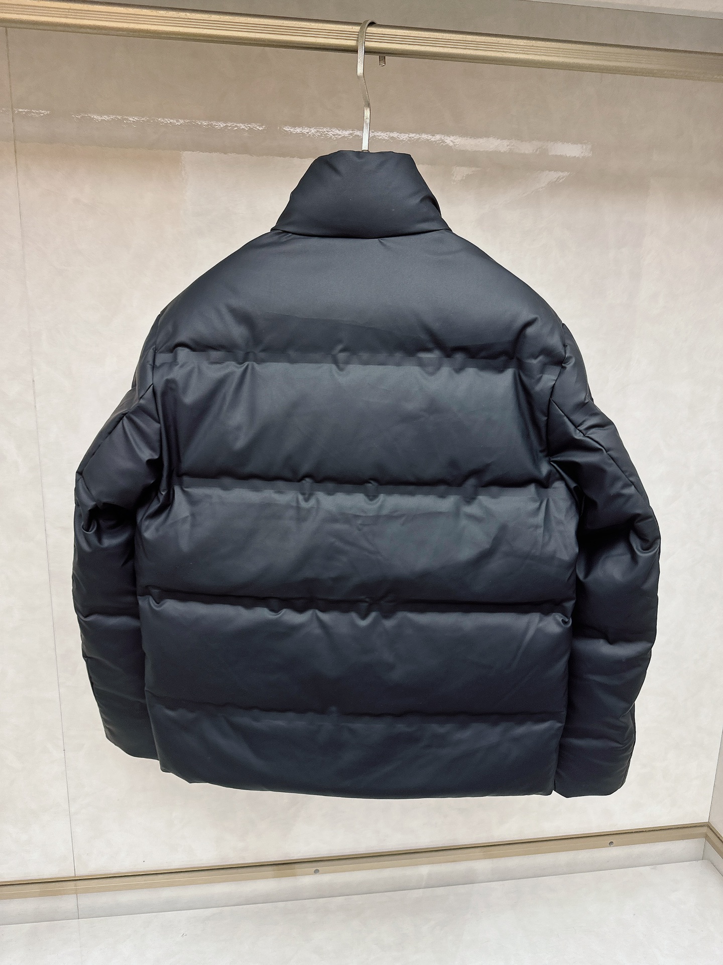 lP🆕 秋冬款男士原单羽绒服！贵族血统 蓬松感十足 御寒神器 高端顶尖一线成衣，整件衣服采 用手重工艺设