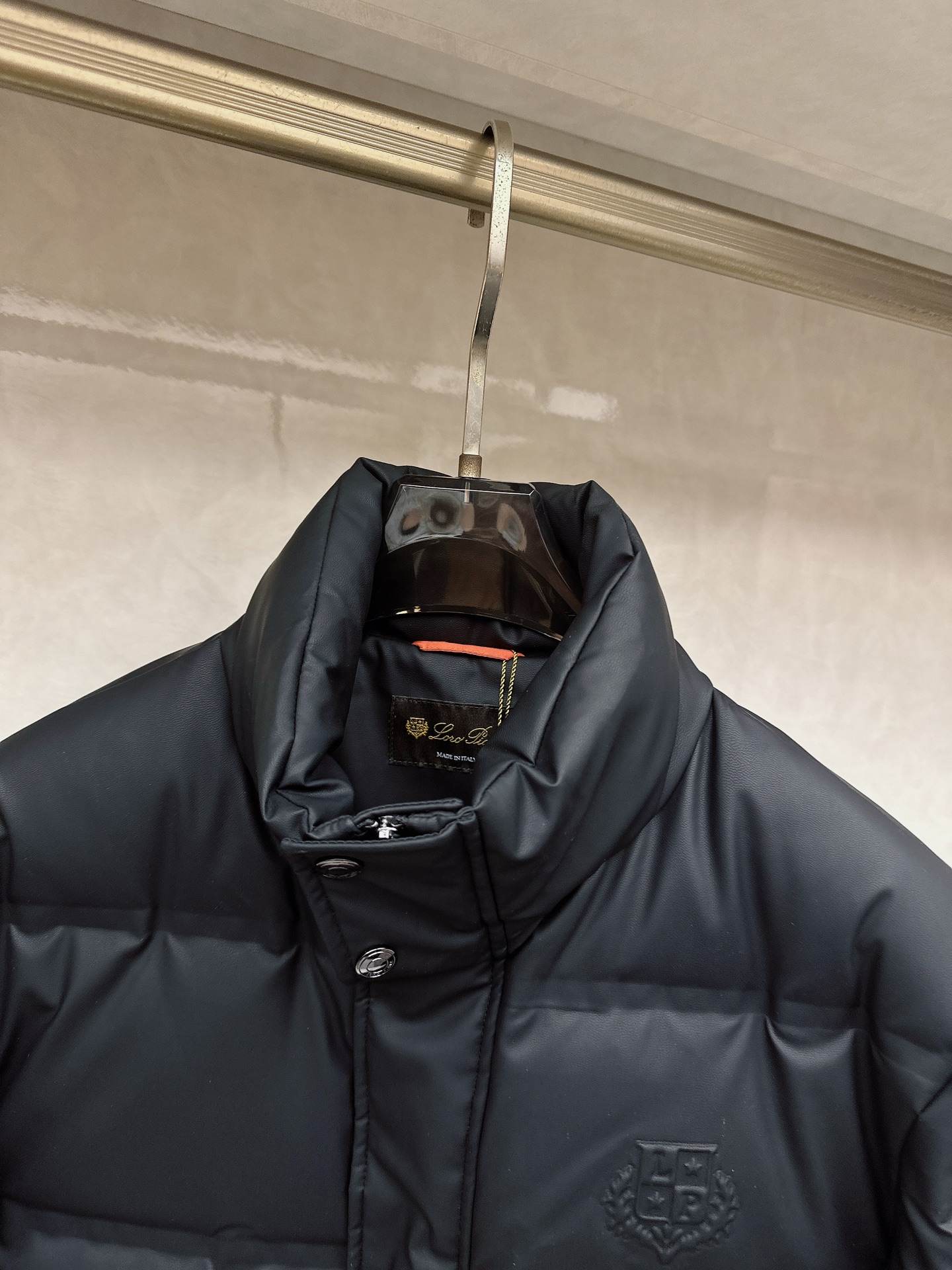 lP🆕 秋冬款男士原单羽绒服！贵族血统 蓬松感十足 御寒神器 高端顶尖一线成衣，整件衣服采 用手重工艺设