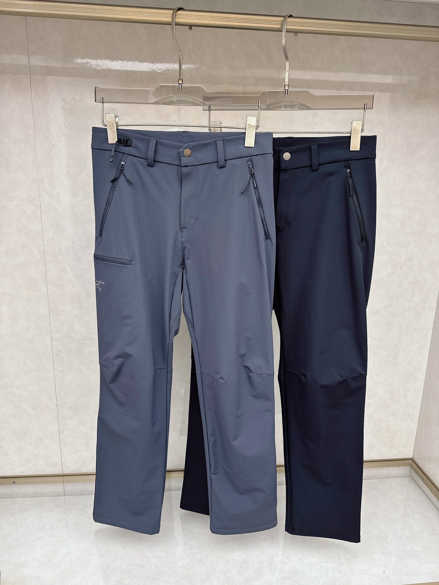 NO:646979,Arc'teryx new autumn and winter casual pants!  On sale simultaneously on the official website. The brand's classic LOGO casual pants, customized fabrics, excellent comfort, strong touch. Highly recognizable, perfect appearance and craftsmanship. Size M-4XL, arc'teryx,  19860909始祖鸟 秋冬新款休闲裤！官网同步发售.品牌经典LOGO休闲裤 ,定制面料,舒适度极好,手触感强烈.辨识度极高,完美品相工艺. 尺码M-4XL,arc'teryx, ,Men's clothing