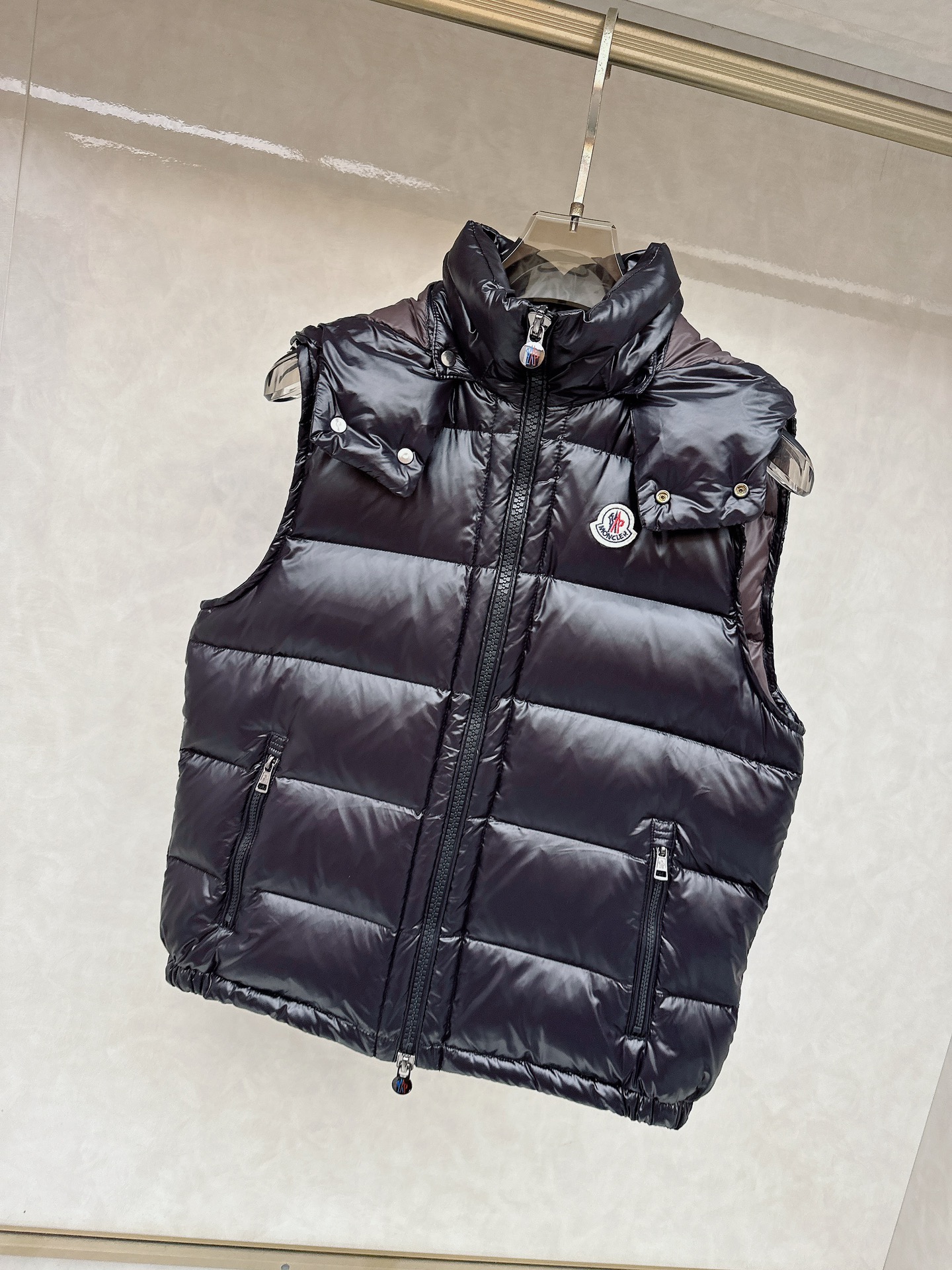 特级羽绒⬆️Moncler Bormes(贸易公司渠道订单)男士连帽羽绒马甲.连帽可脱卸.可变立领马甲.