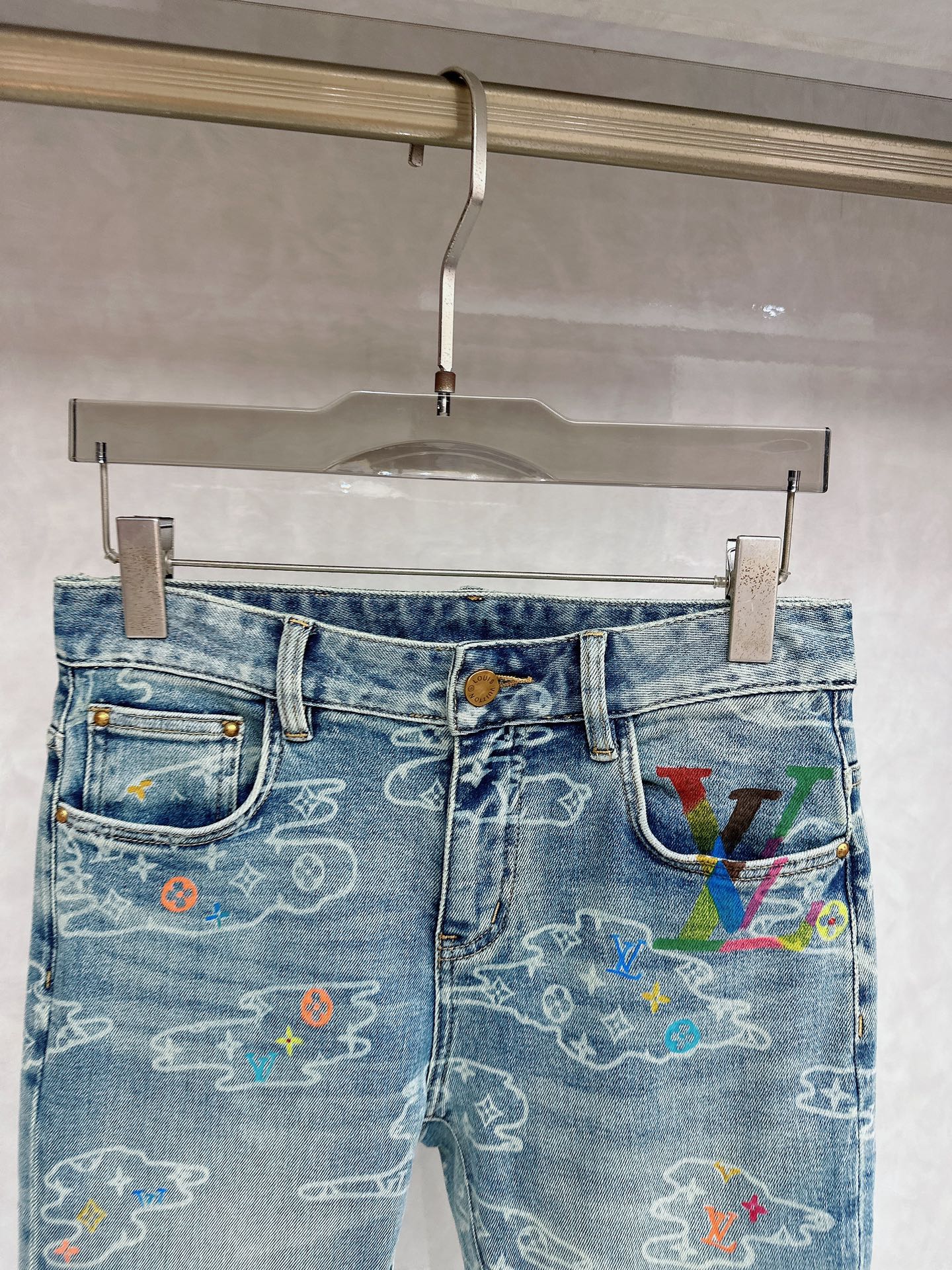 LV 2025秋冬🔥🔥新款现货上市，原单爆款牛仔裤👖超级定制款，原版五金，超级重工工艺，版型超赞👍细节做