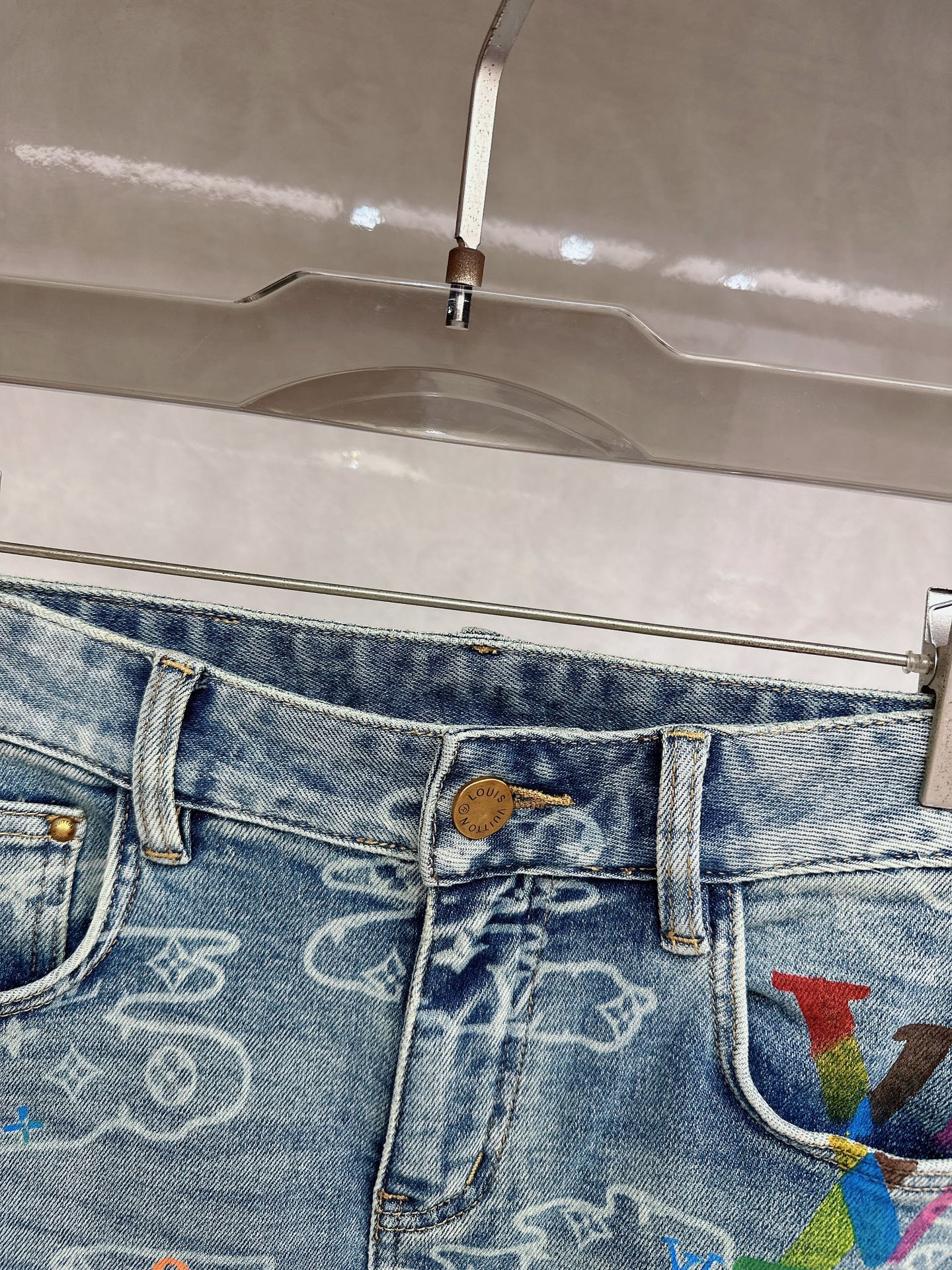 LV 2025秋冬🔥🔥新款现货上市，原单爆款牛仔裤👖超级定制款，原版五金，超级重工工艺，版型超赞👍细节做