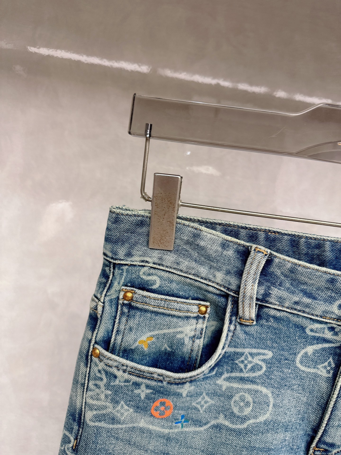 LV 2025秋冬🔥🔥新款现货上市，原单爆款牛仔裤👖超级定制款，原版五金，超级重工工艺，版型超赞👍细节做