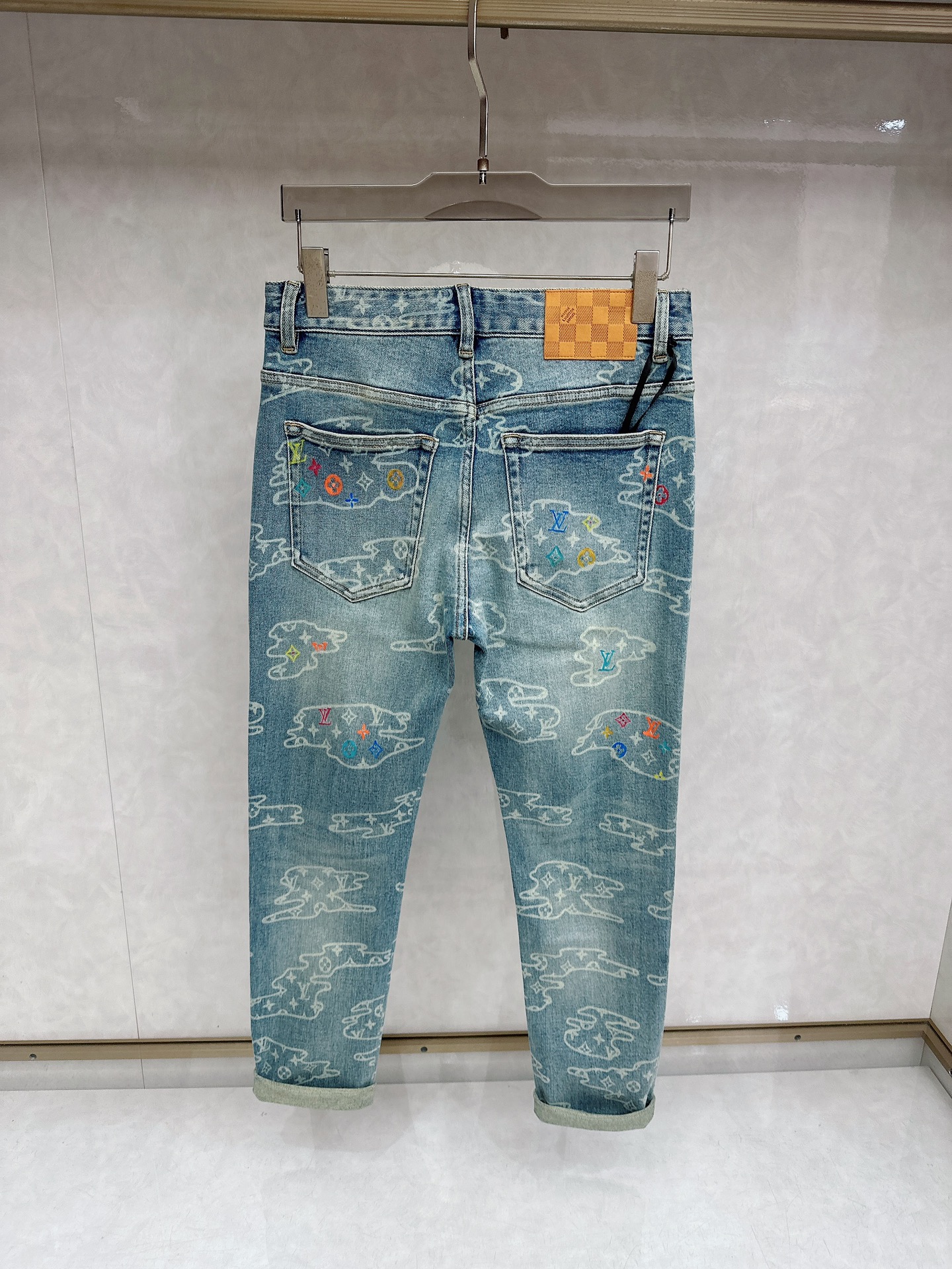 LV 2025秋冬🔥🔥新款现货上市，原单爆款牛仔裤👖超级定制款，原版五金，超级重工工艺，版型超赞👍细节做