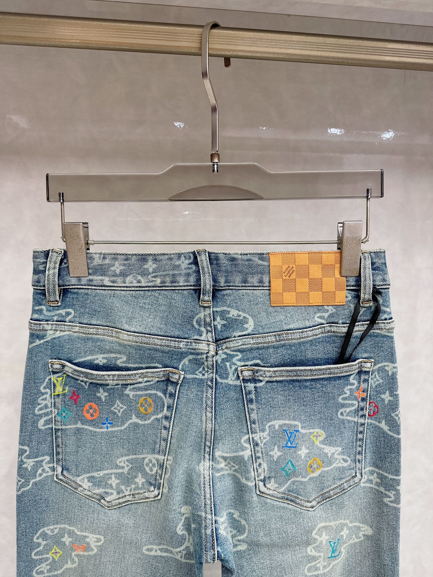 LV 2025秋冬🔥🔥新款现货上市，原单爆款牛仔裤👖超级定制款，原版五金，超级重工工艺，版型超赞👍细节做