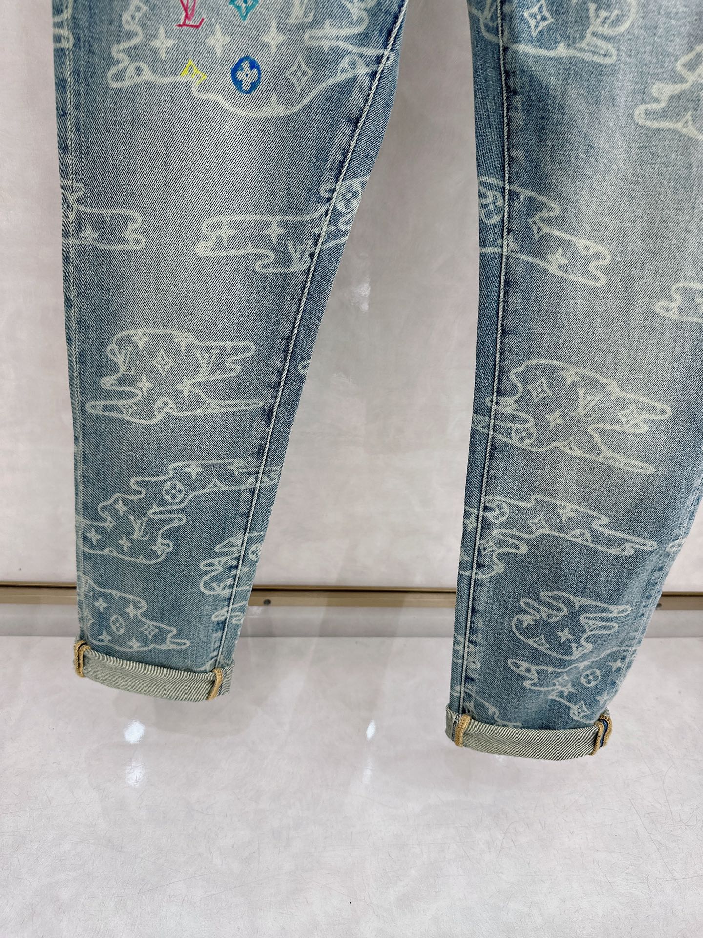LV 2025秋冬🔥🔥新款现货上市，原单爆款牛仔裤👖超级定制款，原版五金，超级重工工艺，版型超赞👍细节做
