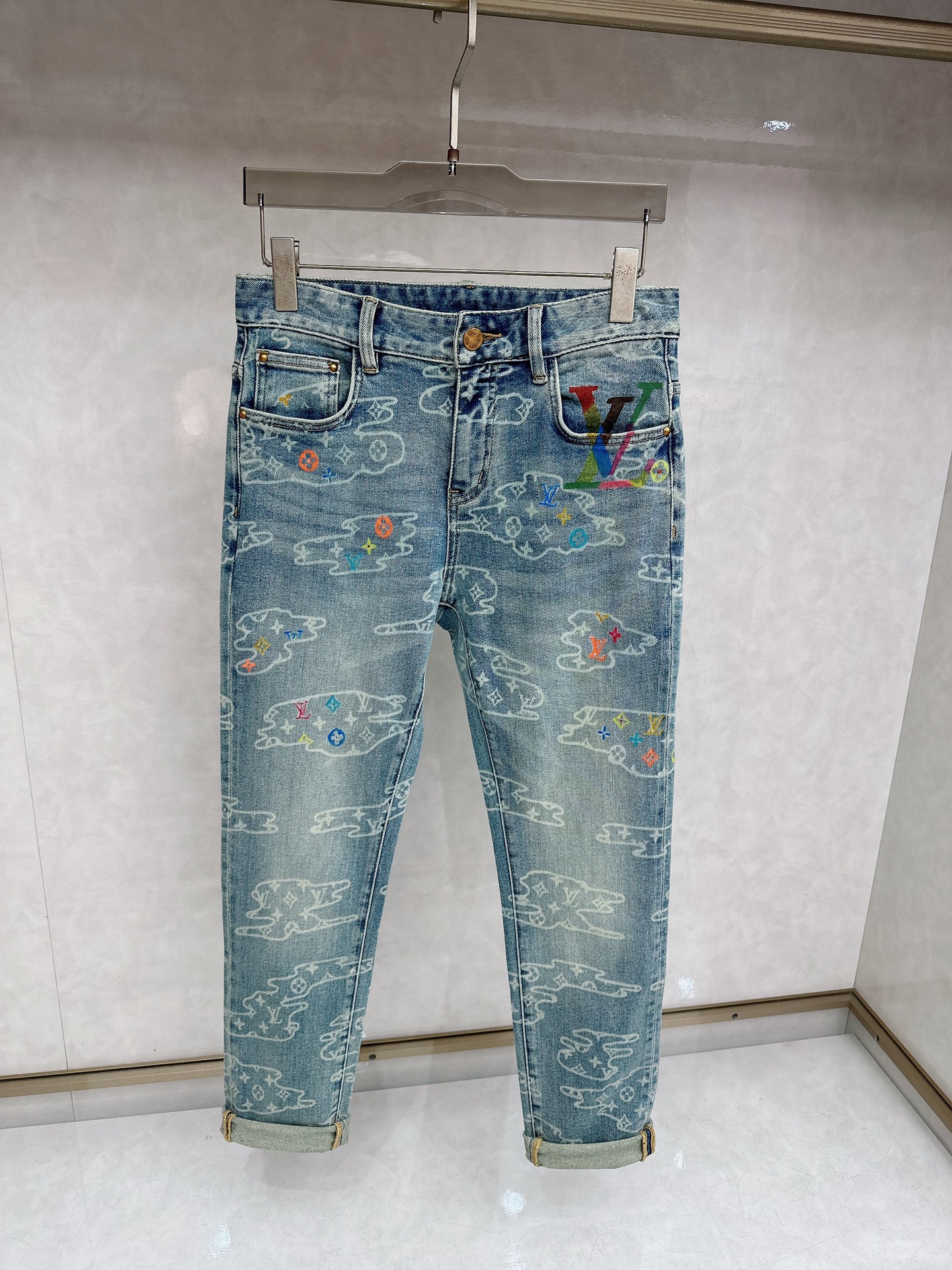 LV 2025秋冬🔥🔥新款现货上市，原单爆款牛仔裤👖超级定制款，原版五金，超级重工工艺，版型超赞👍细节做