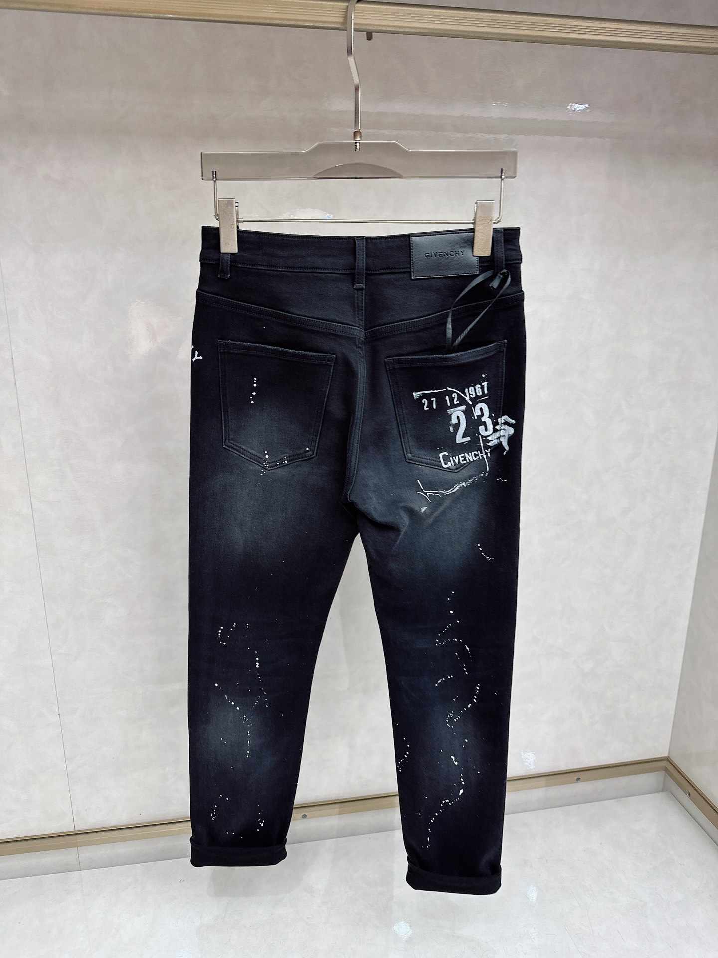 纪梵希 2025秋冬🔥🔥新款现货上市，原单爆款牛仔裤👖超级定制款，原版五金，超级重工工艺，版型超赞👍细节