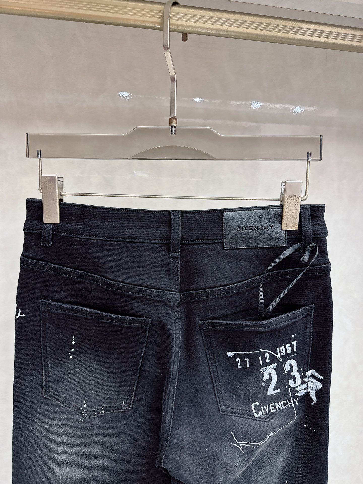 纪梵希 2025秋冬🔥🔥新款现货上市，原单爆款牛仔裤👖超级定制款，原版五金，超级重工工艺，版型超赞👍细节