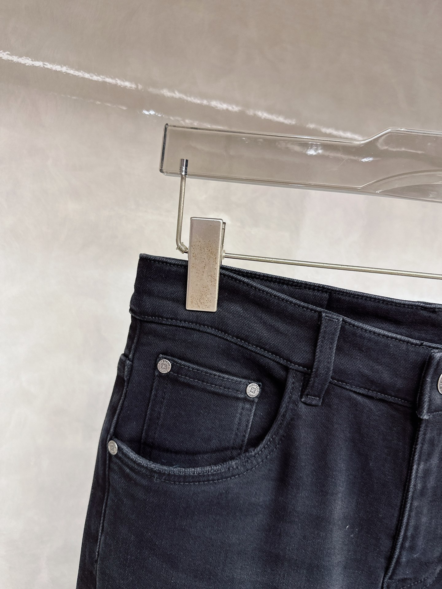 纪梵希 2025秋冬🔥🔥新款现货上市，原单爆款牛仔裤👖超级定制款，原版五金，超级重工工艺，版型超赞👍细节