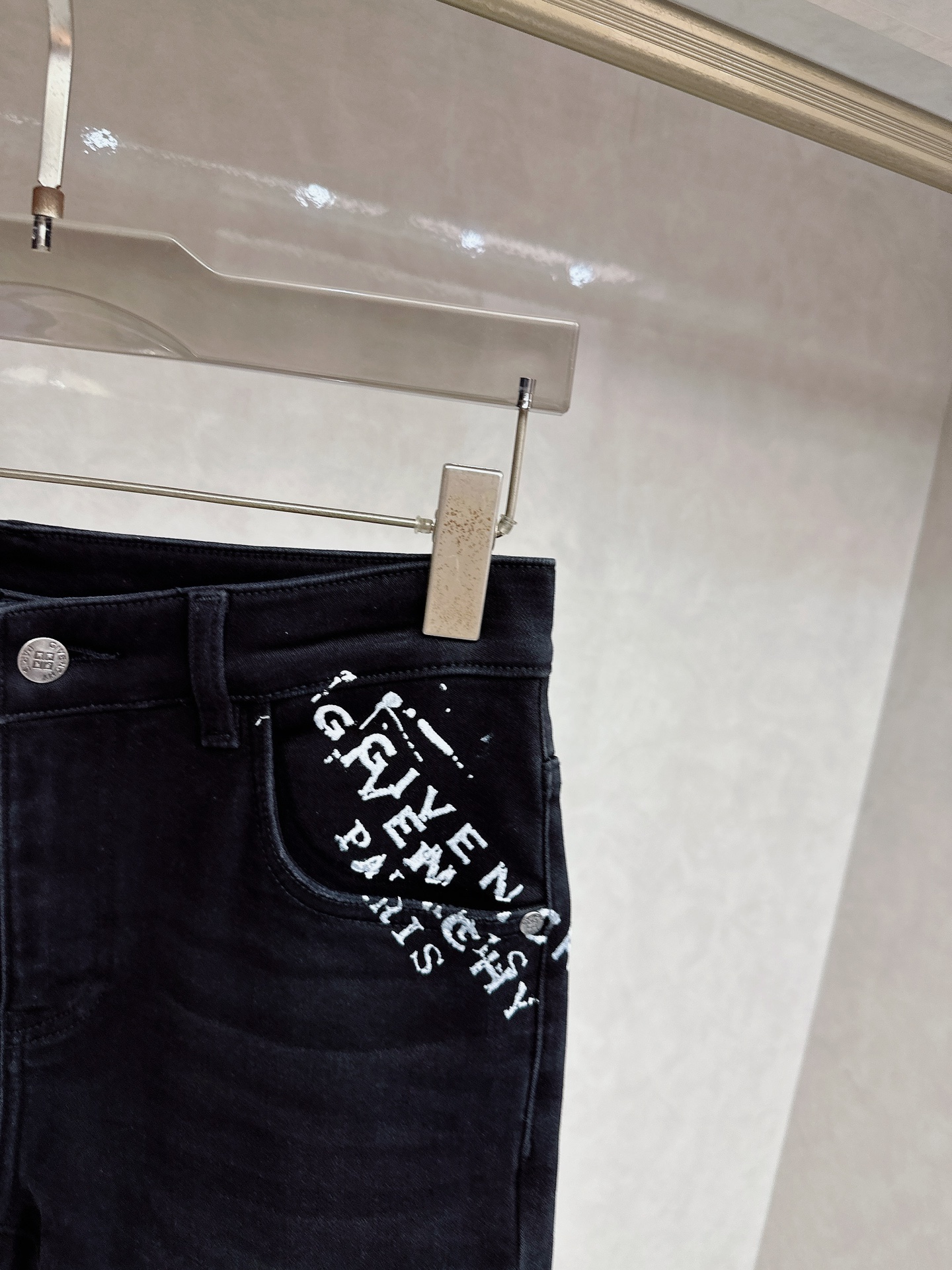 纪梵希 2025秋冬🔥🔥新款现货上市，原单爆款牛仔裤👖超级定制款，原版五金，超级重工工艺，版型超赞👍细节