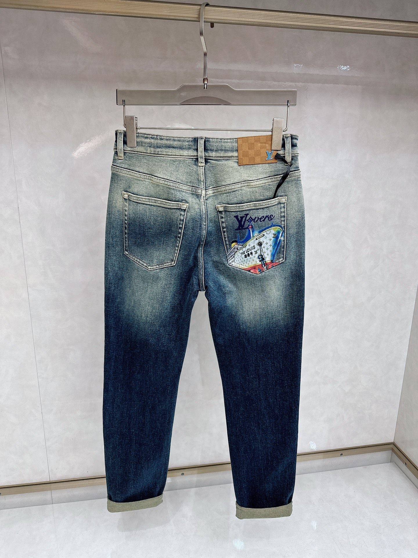 LV 2025秋冬🔥🔥新款现货上市，原单爆款牛仔裤👖超级定制款，原版五金，超级重工工艺，版型超赞👍细节做